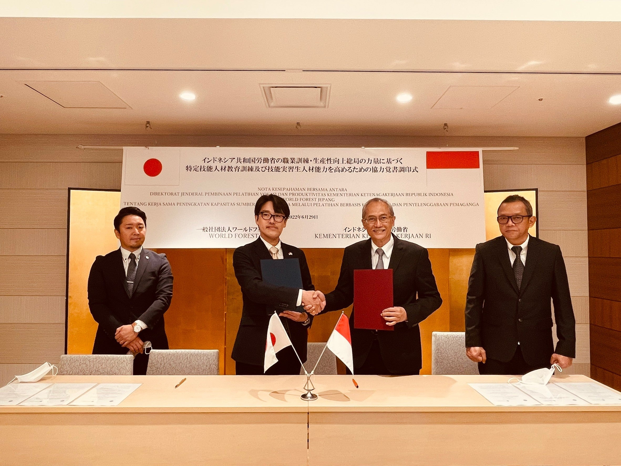 WFとインドネシア共和国労働省の「インドネシア共和国労働省の職業訓練・生産性向上総局の力量に基づく特定技能人材教育訓練及び技能実習生人材能力を高めるための協力覚書」締結（2022年6月29日東京都内にて）