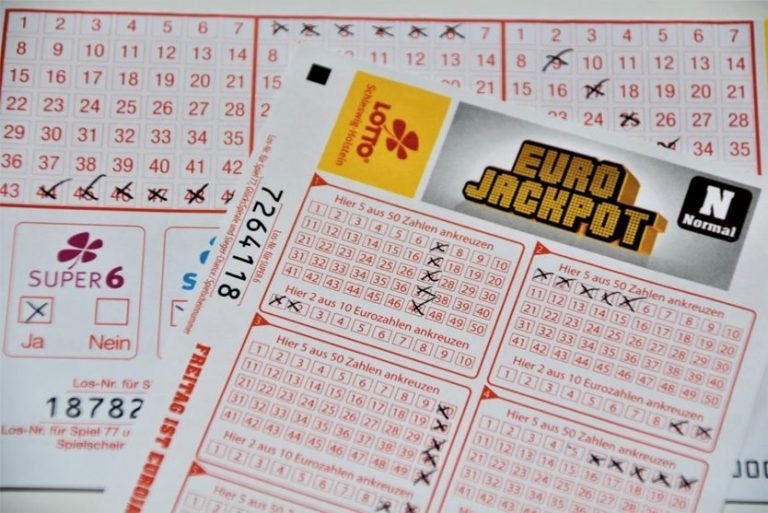 宝くじ購入経験者は7割超!1回3000~4000円が最多、使い道は貯蓄と旅行が人気