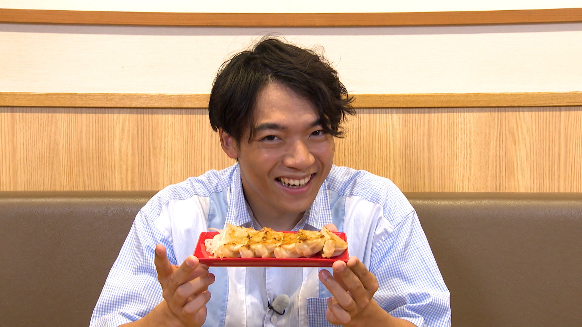 浜松餃子に大満足の伊沢拓司