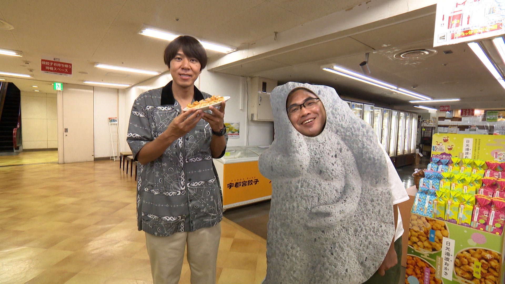 餃子のビーナス！？になったロッチ