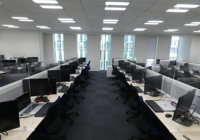 新たにオープンした、株式会社かんでんCSフォーラム『福岡中洲センター』の執務室