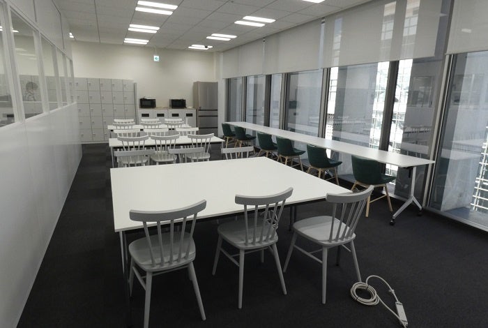 新たにオープンした、株式会社かんでんCSフォーラム『福岡中洲センター』の休憩室