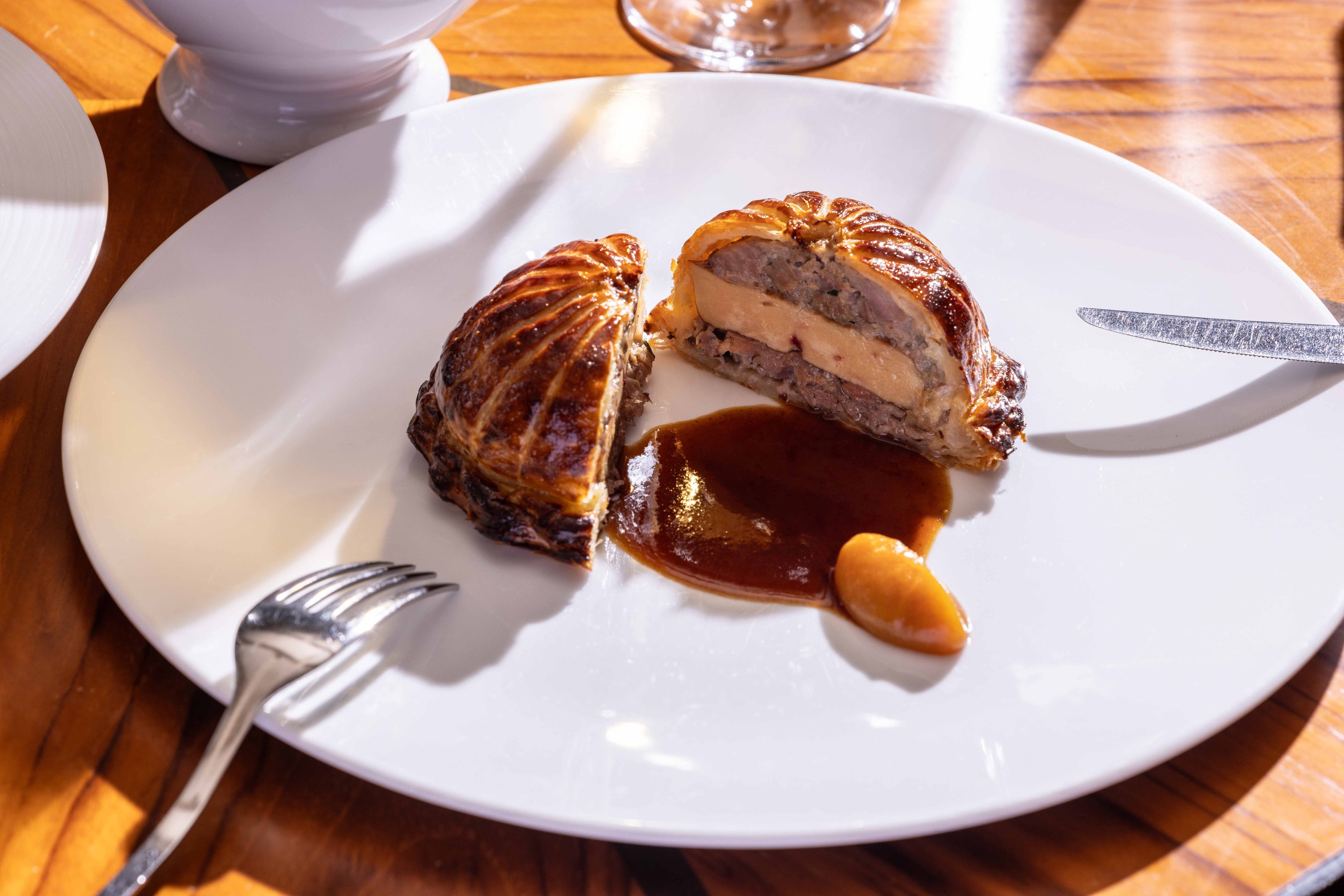 合鴨とフォアグラのパイ包み焼き