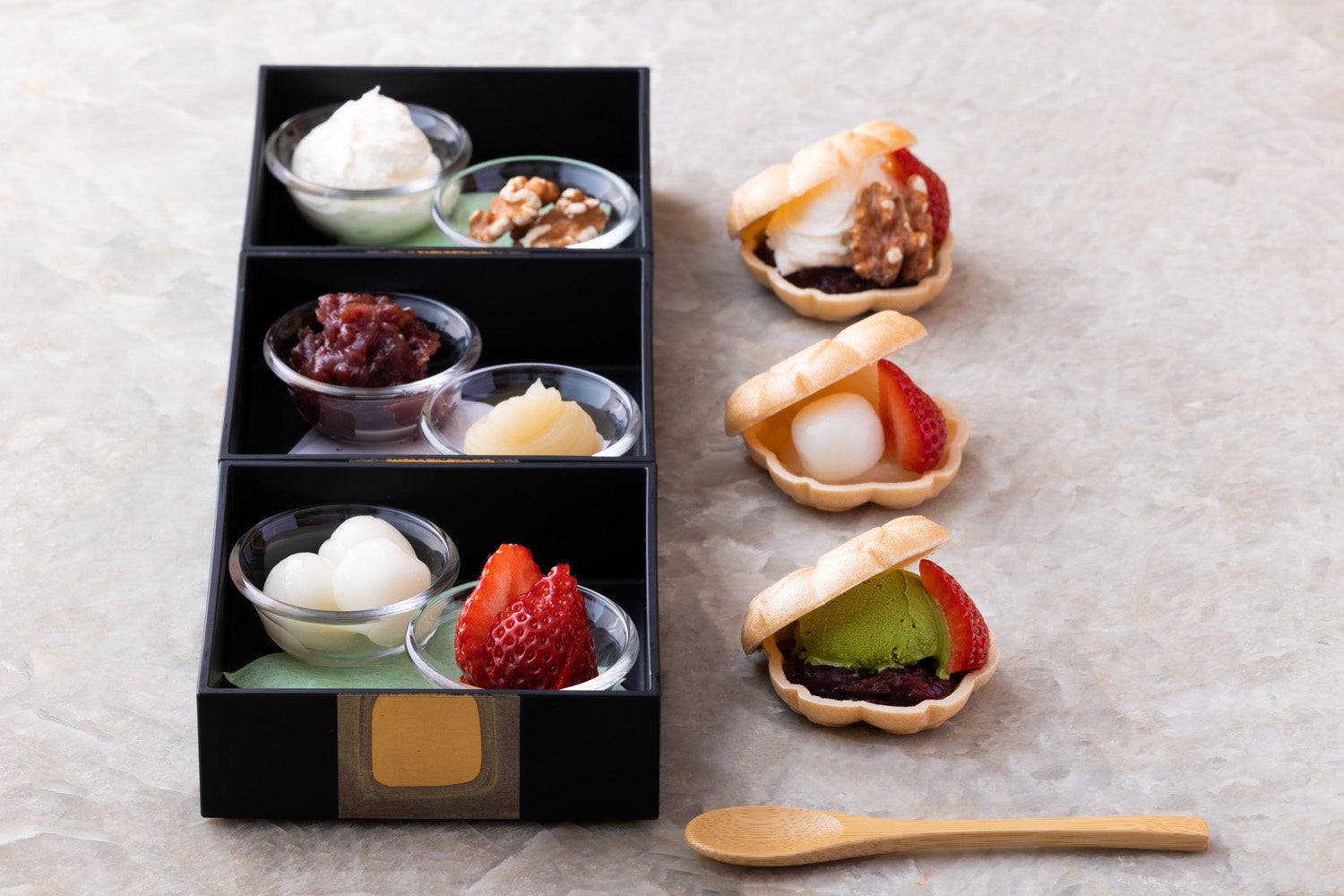 数寄屋造りのラウンジ「楓樹」で、もなかのカスタマイズを楽しめる「抹茶アイスもなか」