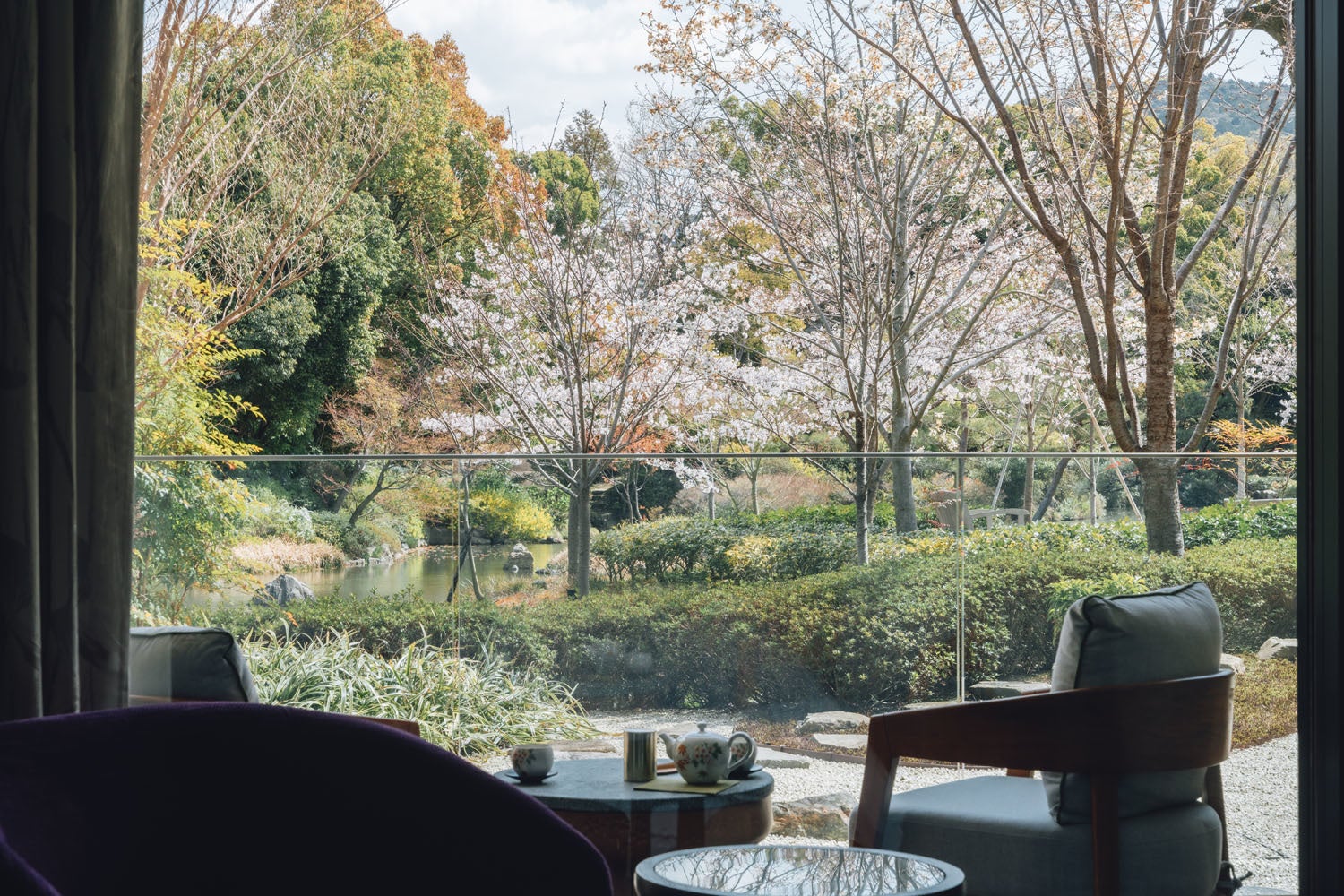 レジデンシャルスイートから見る積翠園の桜