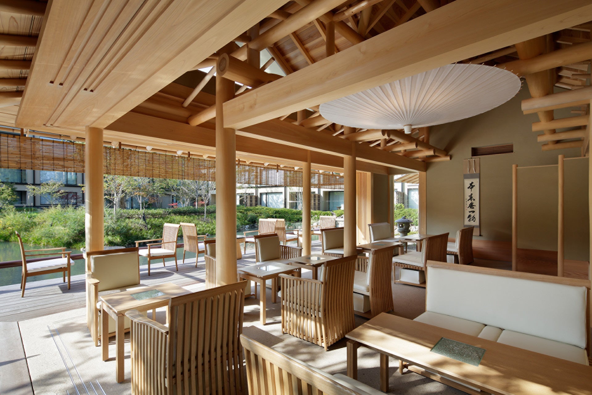 茶室ラウンジ「楓樹」