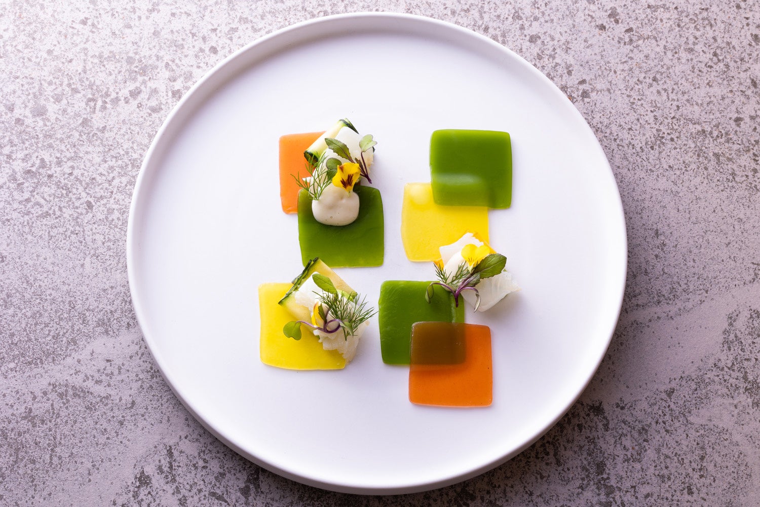 シェフ古賀のスペシャリテ「ORIGAMI」 イカ レモンピュレ ズッキーニ