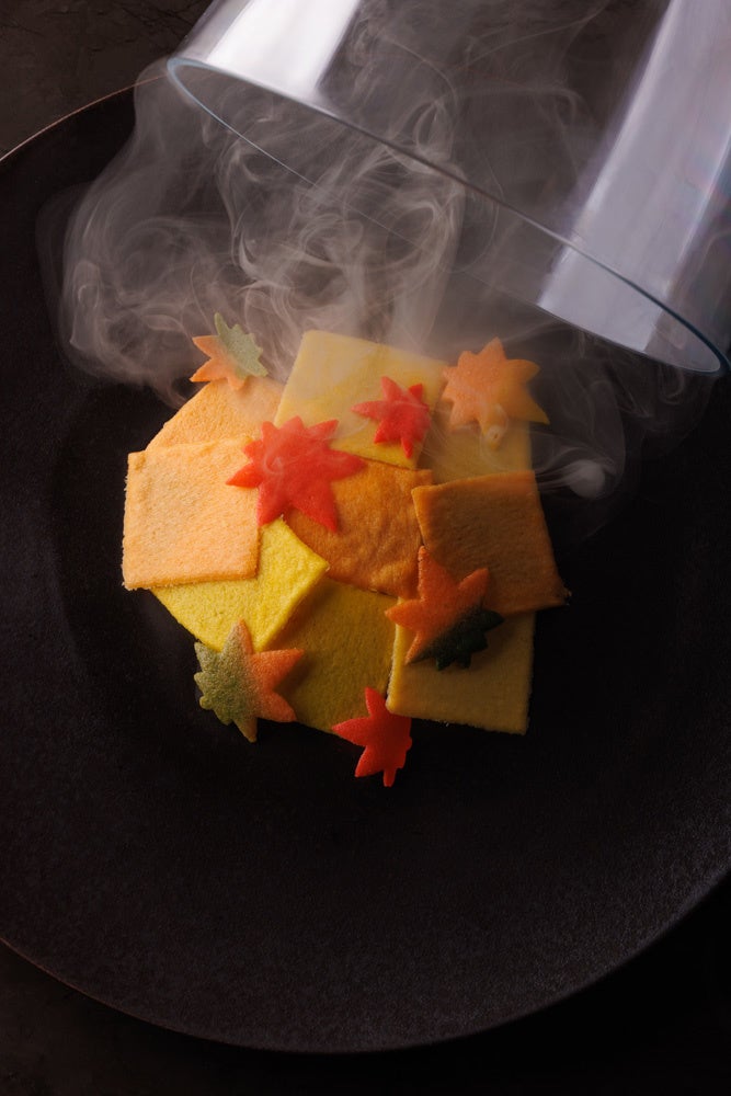 シェフ古賀のスペシャリテ「ORIGAMI」秋鮭　西洋わさび