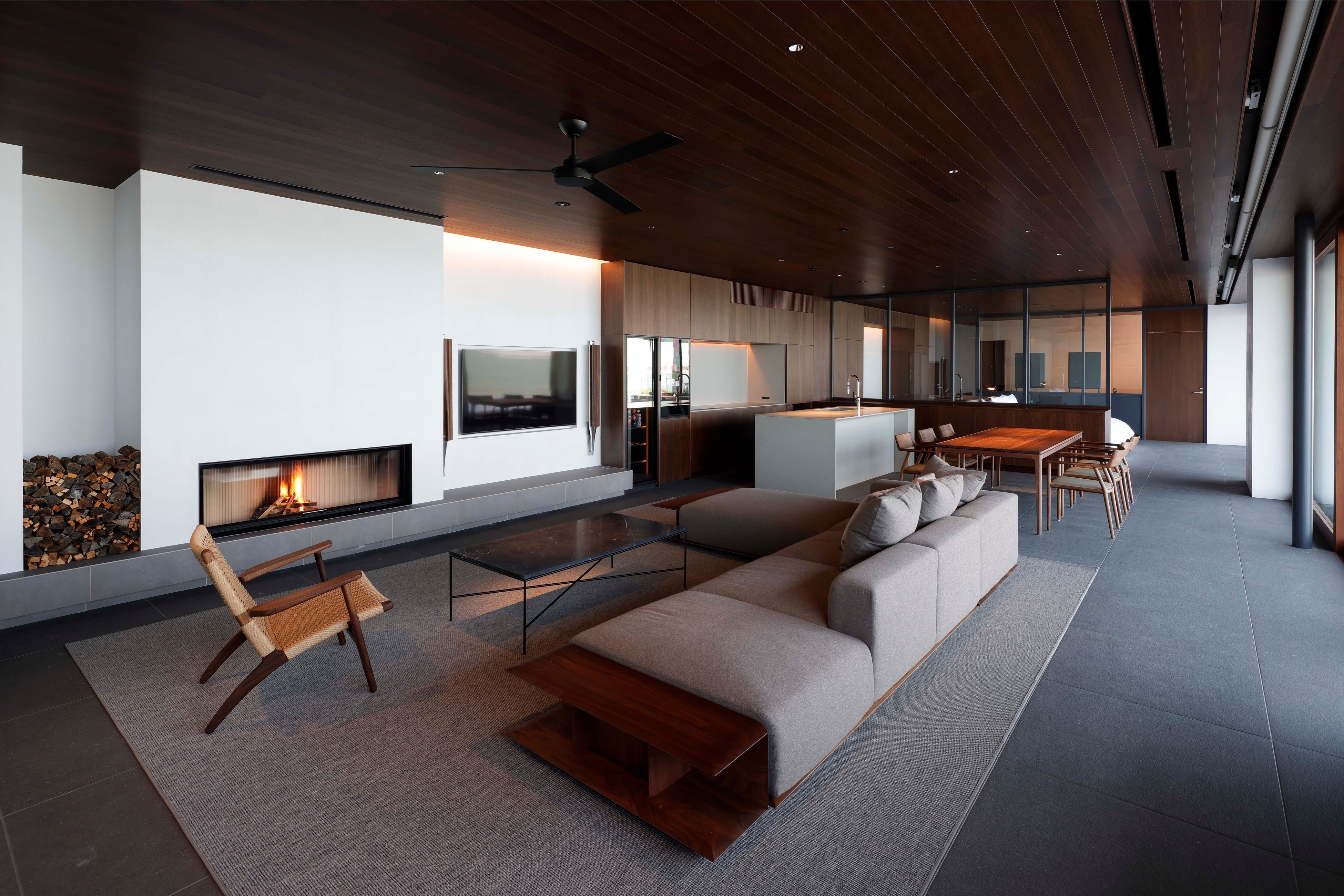 NOT A HOTEL AOSHIMA  CHILL