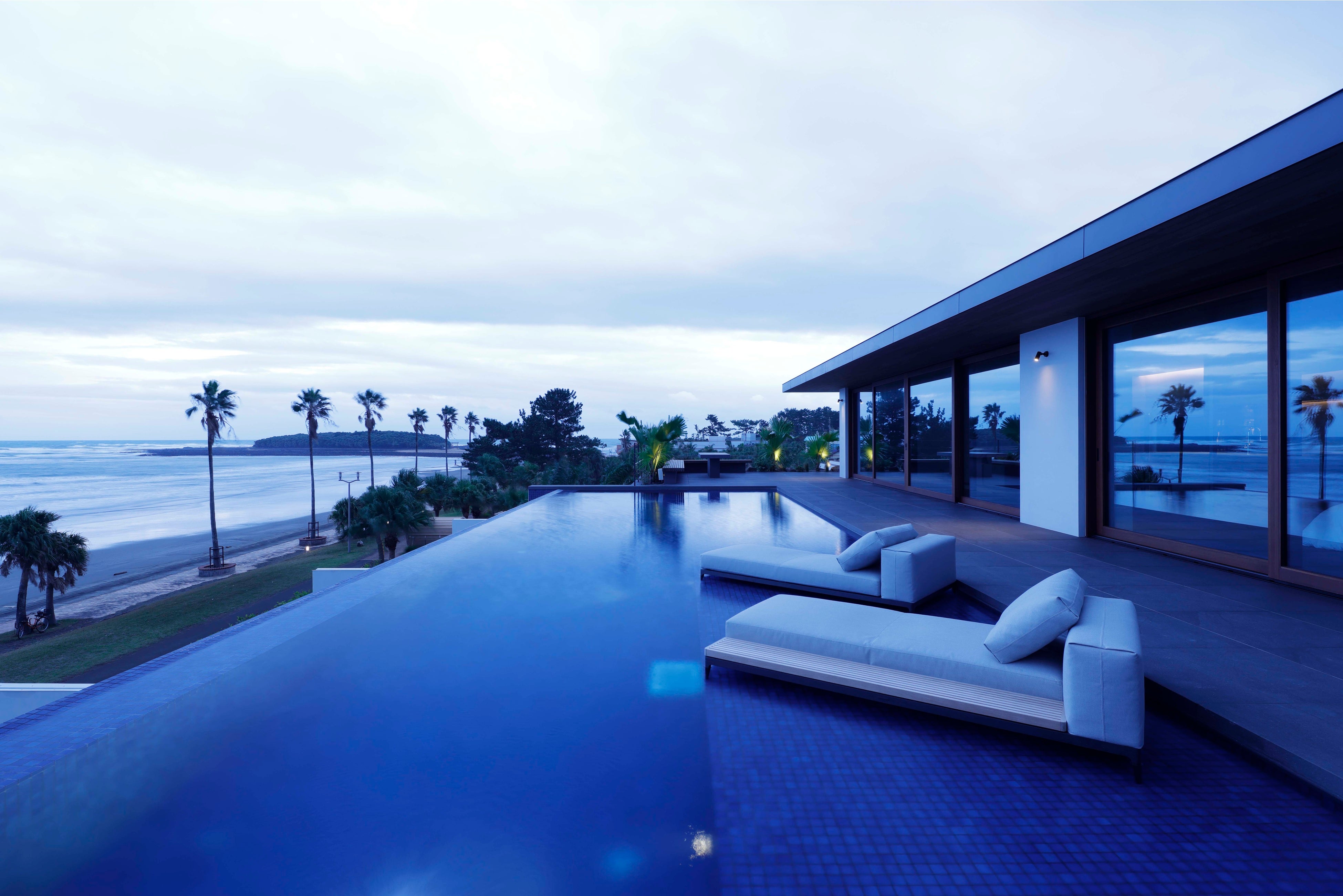 NOT A HOTEL AOSHIMA  CHILL