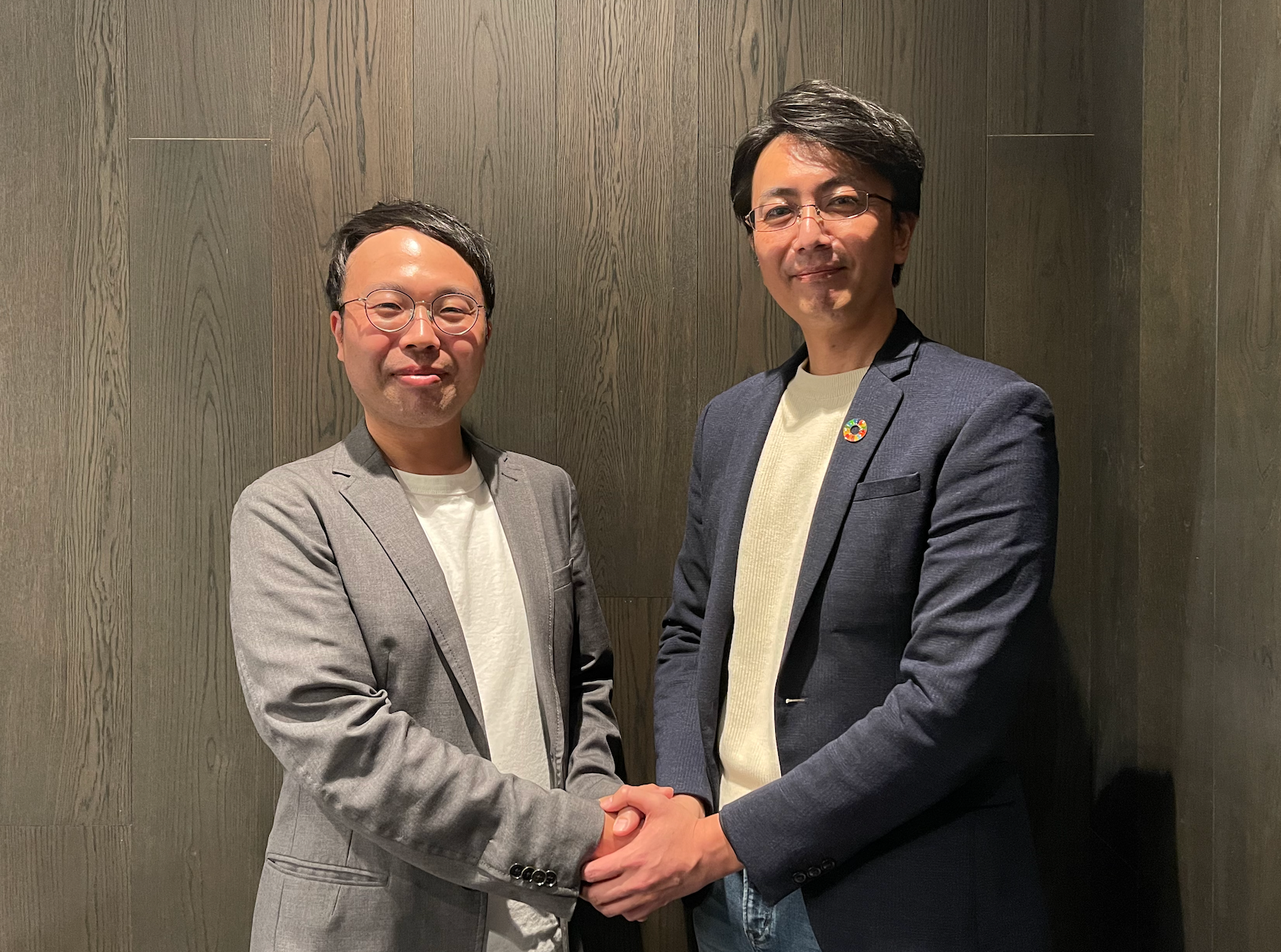 左：株式会社ワクフリ代表取締役髙島氏、右：株式会社CAQNAL代表取締役中島