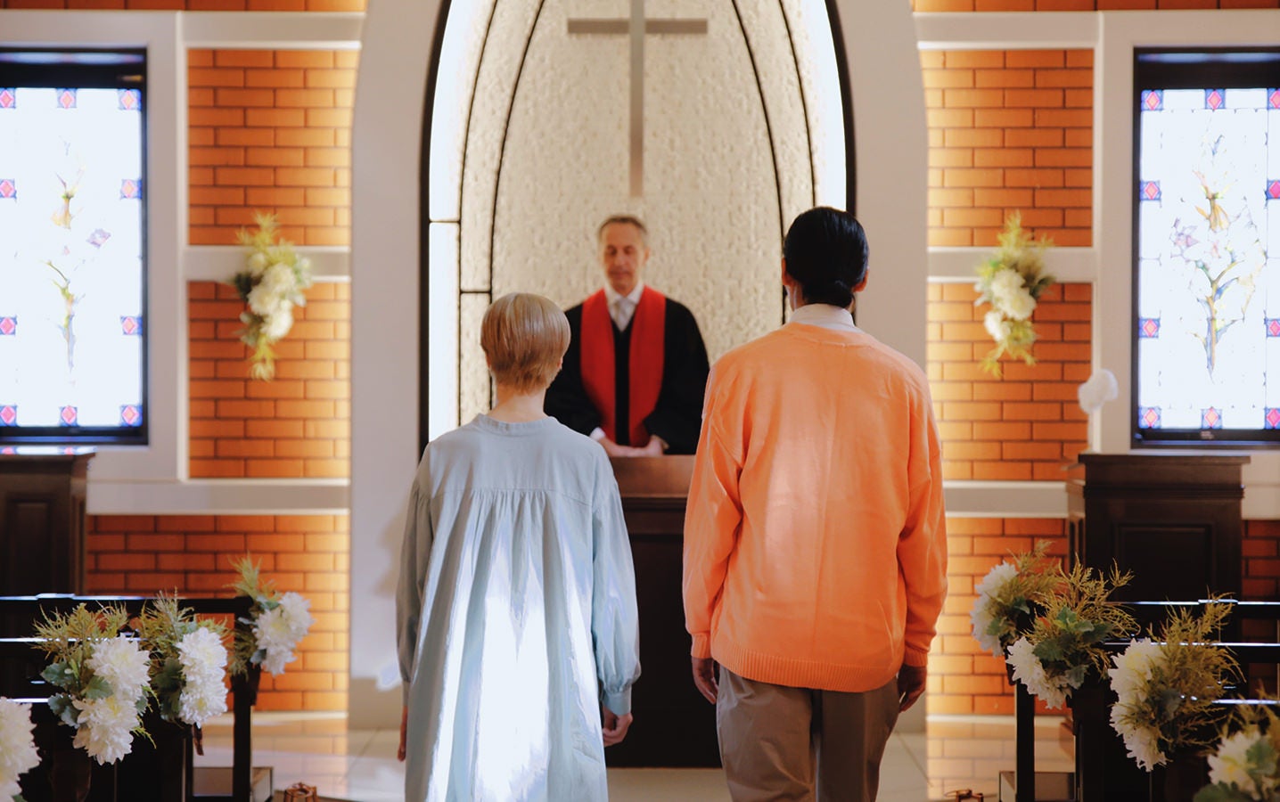 呼ばれて教会に入場すると