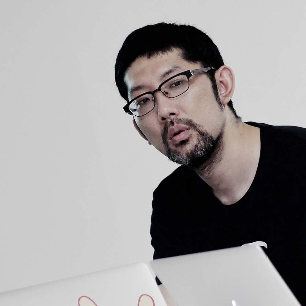 松井 健太郎 -- 株式会社BLMU  代表取締役 -- 当ホテルプロジェクト役割：グラフィックデザイン 