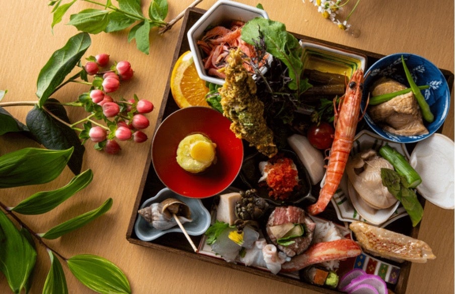 料理一例：東北の食材を使った12品のお膳盛り