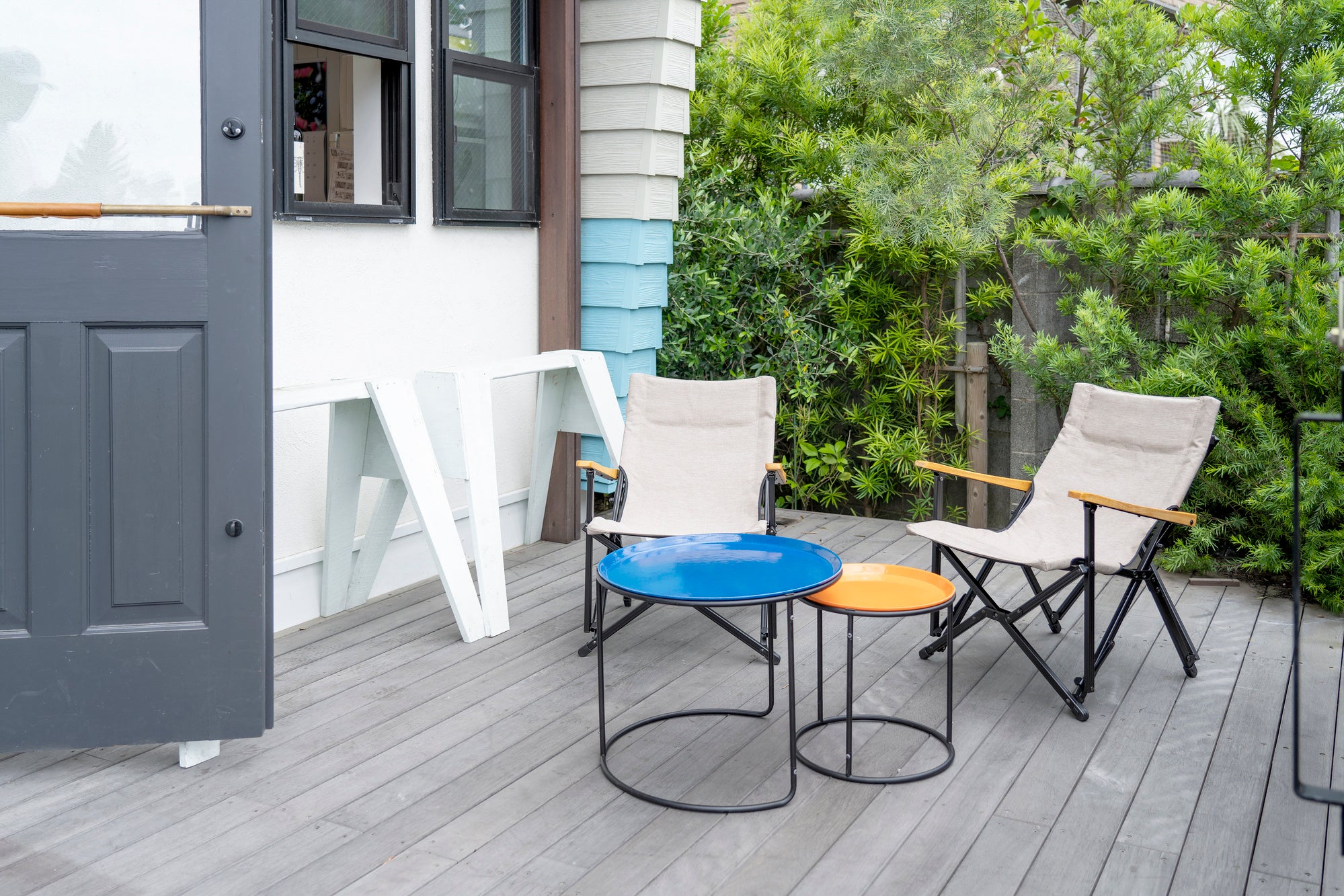 ウッドデッキは4坪ほどの広さ