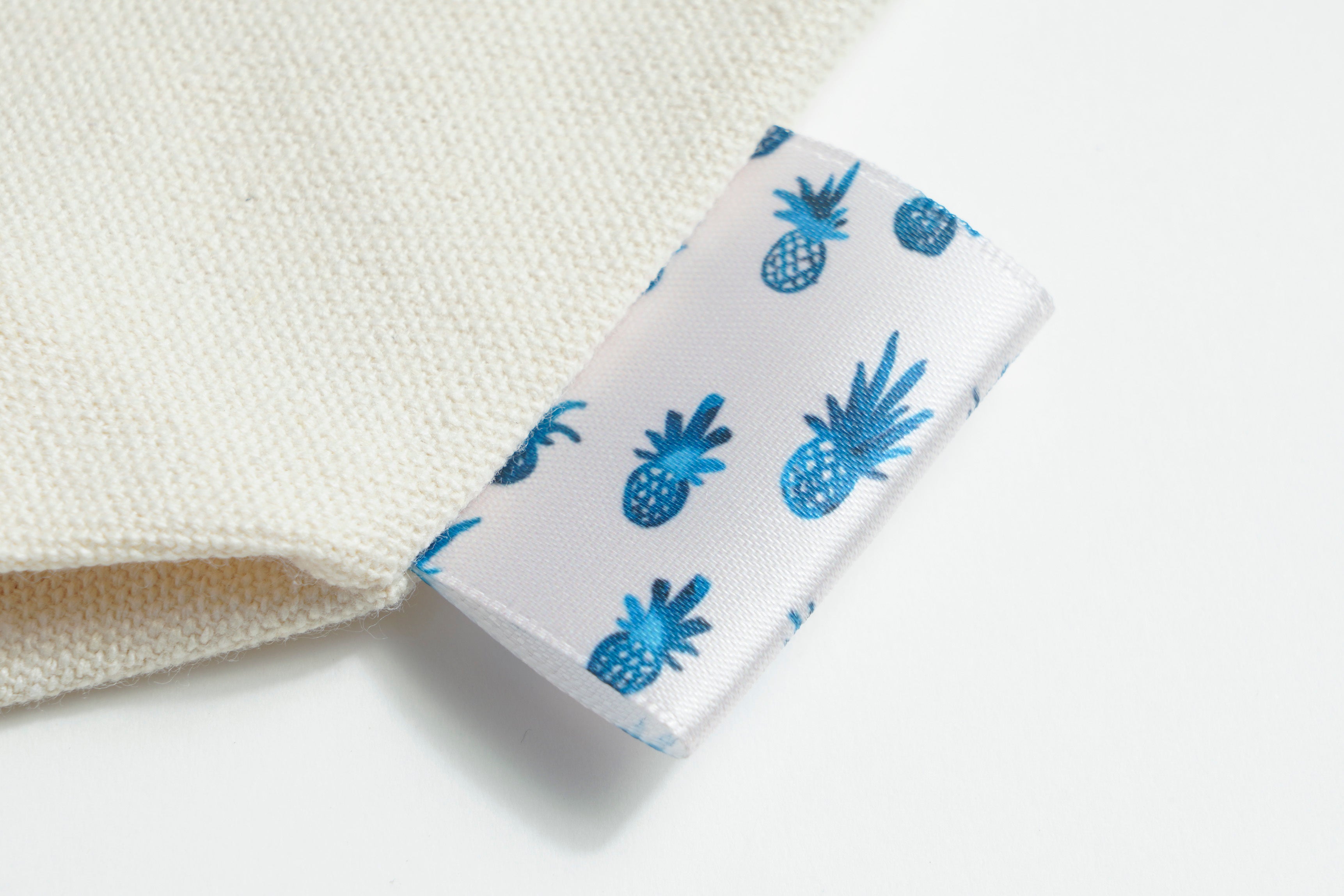 人気のパイナップル柄ピンクタグ