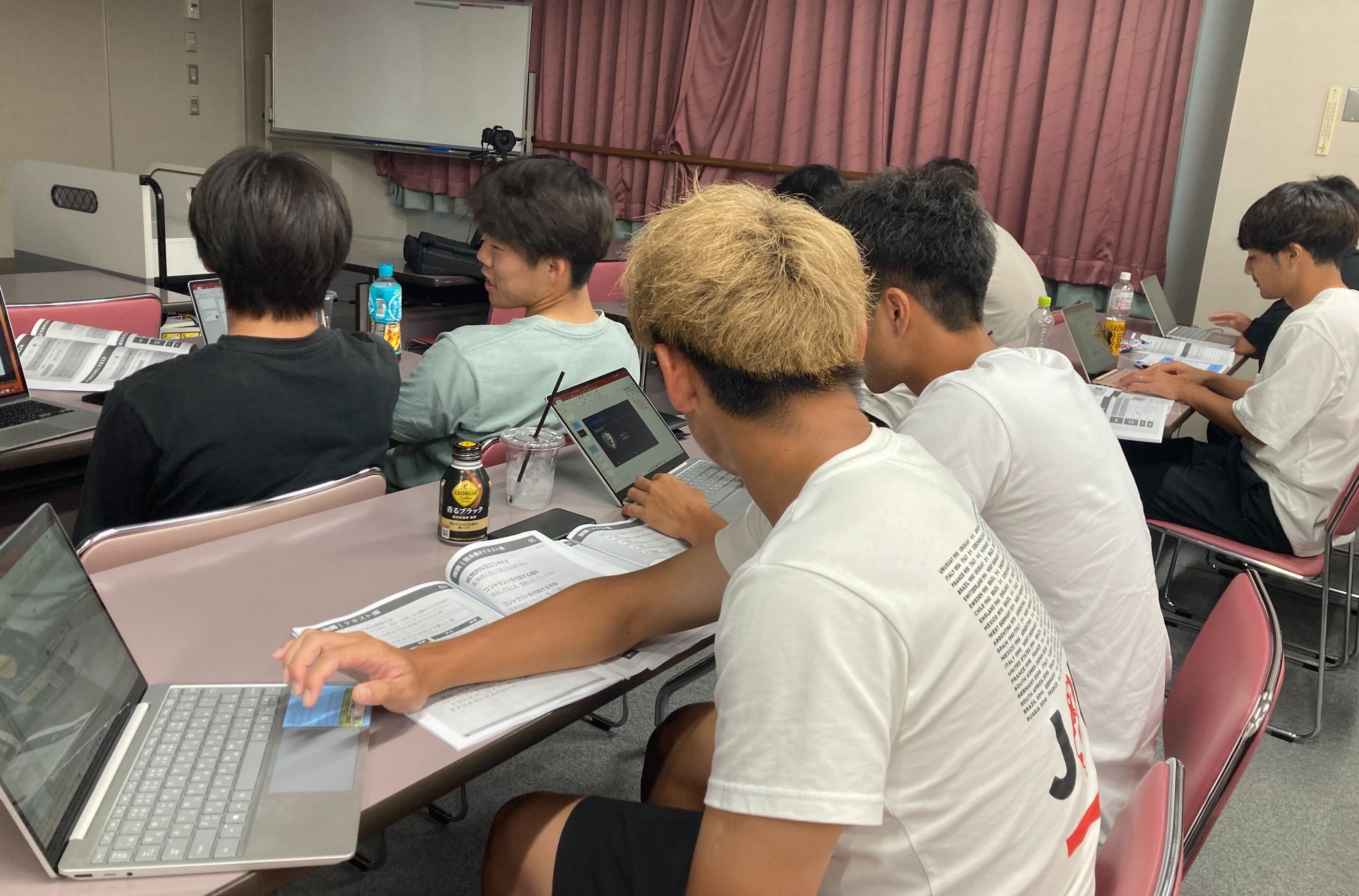 演習課題に取り組まれる様子