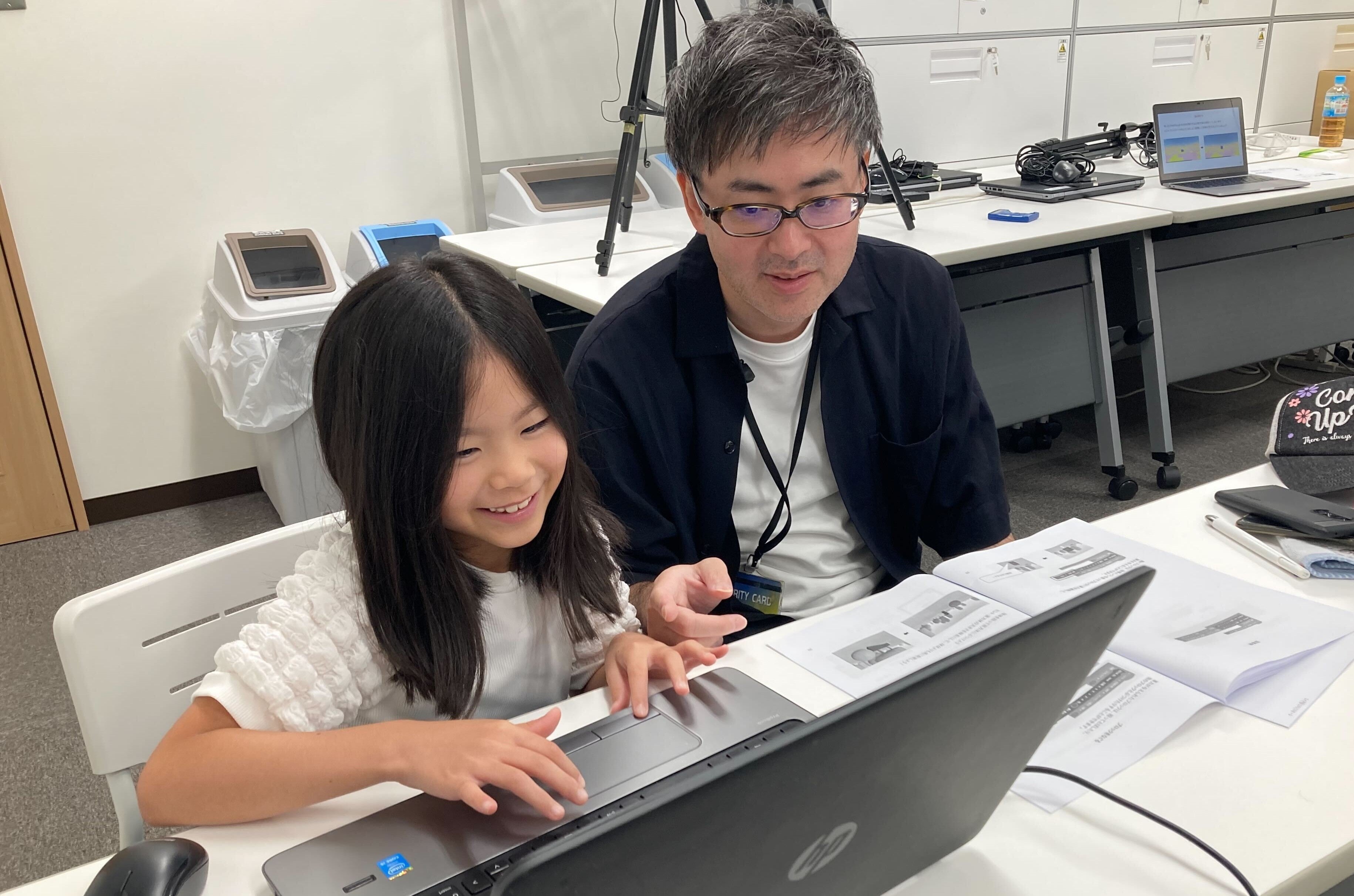 親子で演習に取り組む様子