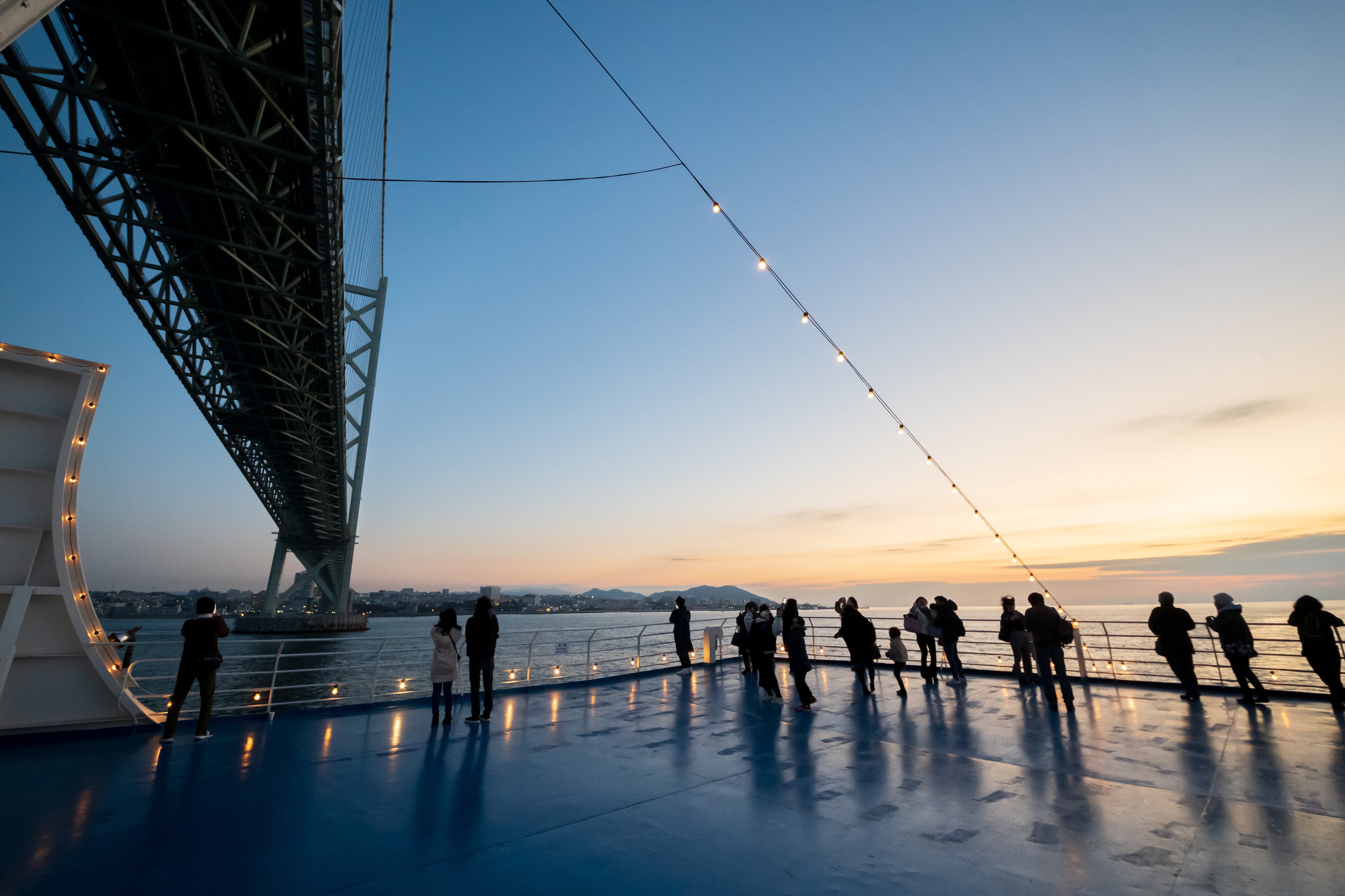 12/10まで早割〉日本で唯一！* 明石海峡大橋の真下から“初日の出”を