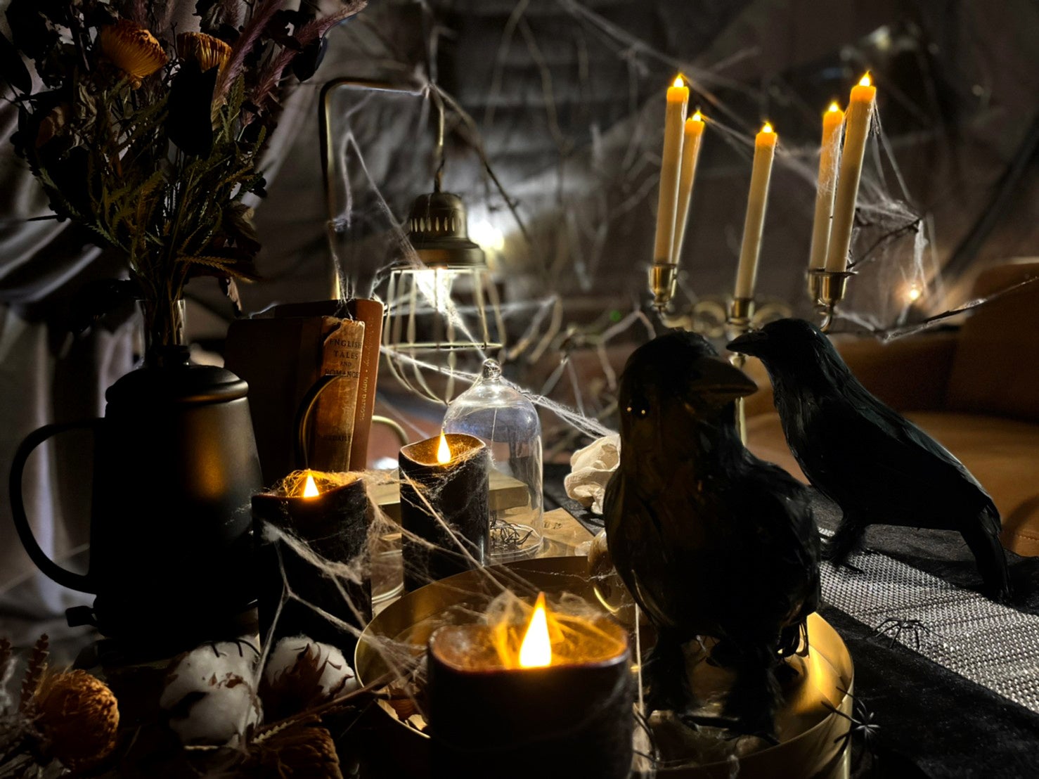 真っ黒なカラスと暮らす黒魔女の部屋