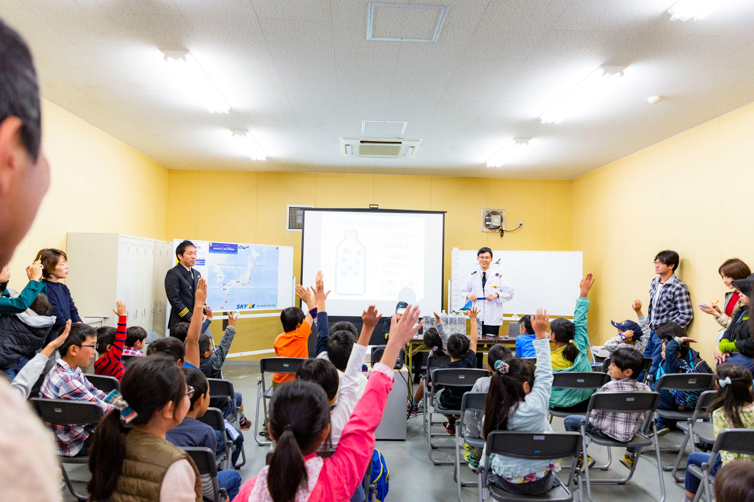 スカイマークのパイロットによる航空教室をルミナス神戸2の船内で開催！