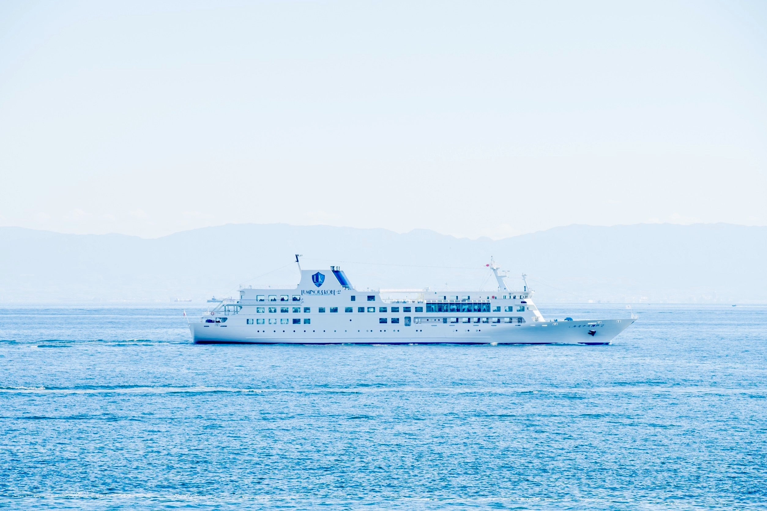 日本最大級のレストランクルーズ船「ルミナス神戸2」