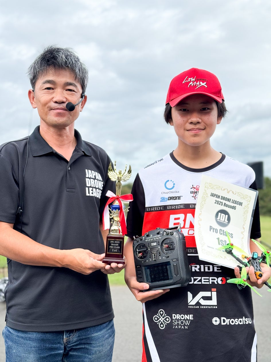 FPVドローンレーサー山本悠貴選手が、2025 ジャパン・ドローン・リーグ(JDL)・Proクラスで初優勝! | 株式会社ドローンショー・ジャパンのプレスリリース