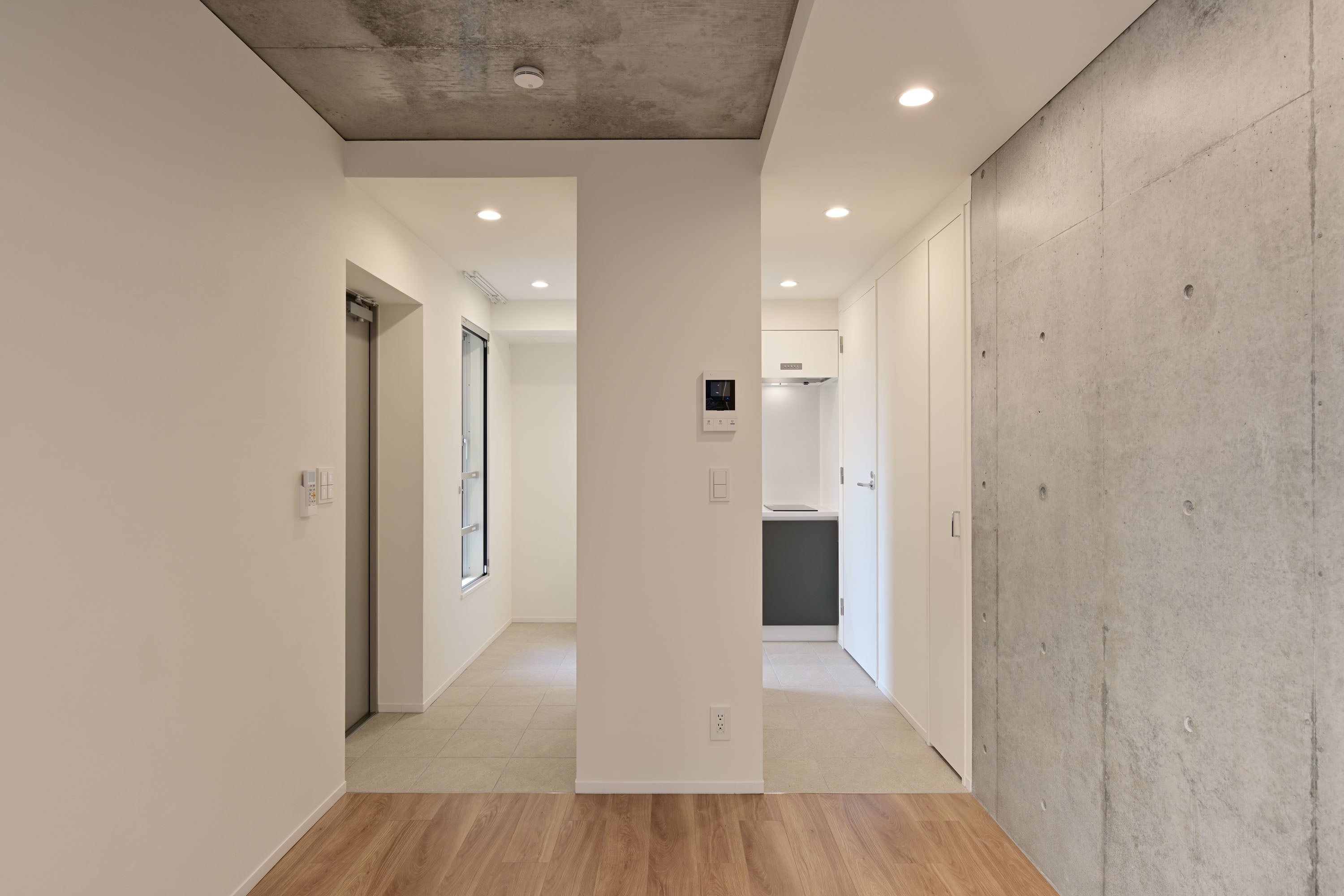 ワンルームには回廊状の土間スペースがあり、実用性を高めながら住む人それぞれの使い方ができる。