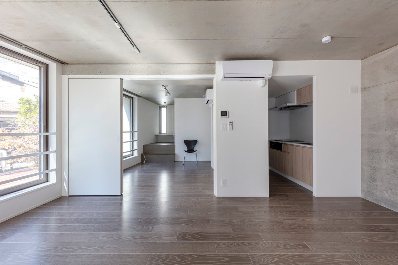 連続引戸でLDKと洋室を一体利用でき、家具配置がしやすく使い勝手のよい整形な居室