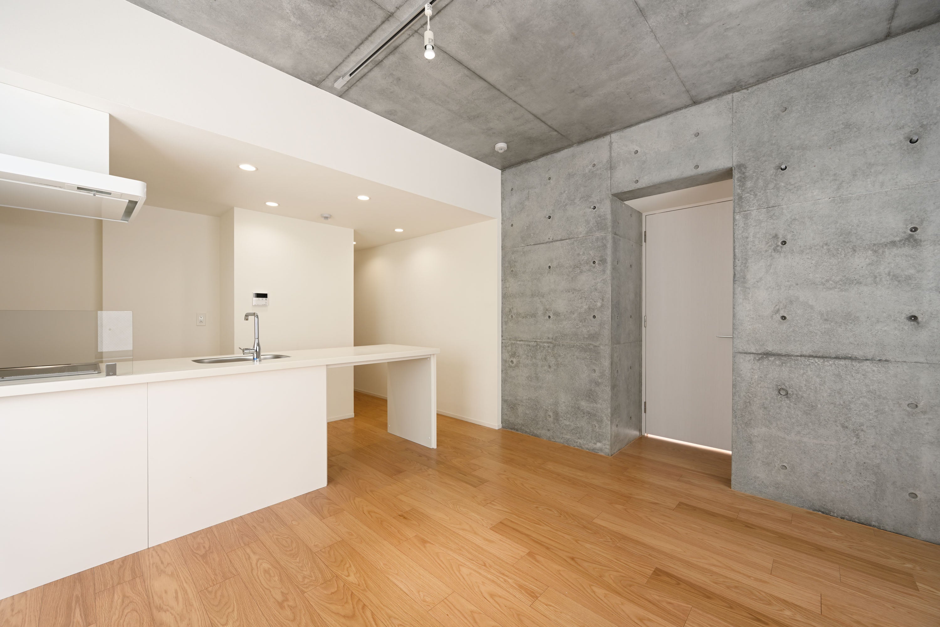 調理だけでなく多目的に活用できるワイドなカウンターキッチン