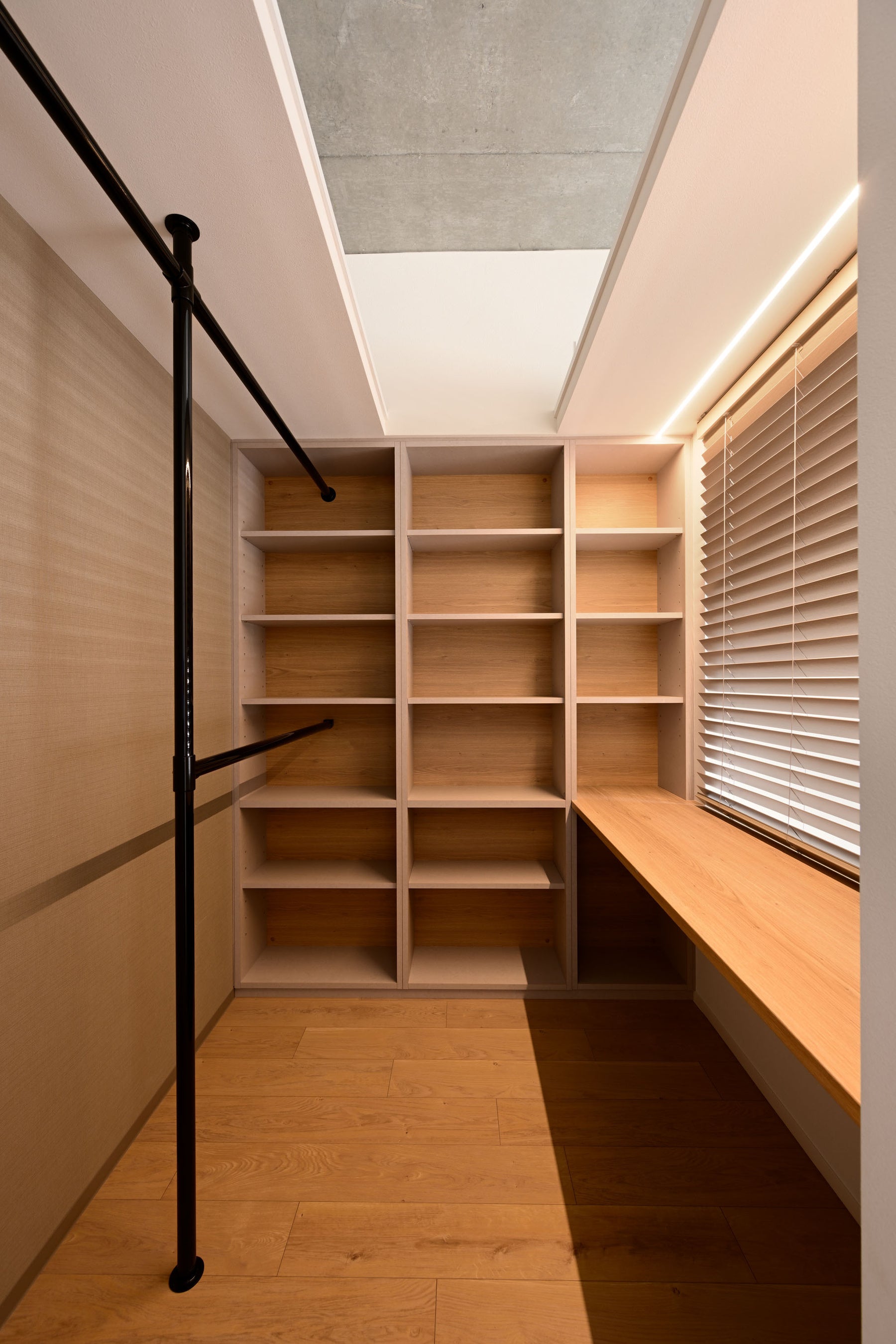 ”ワーク・イン・クローゼット”の内観