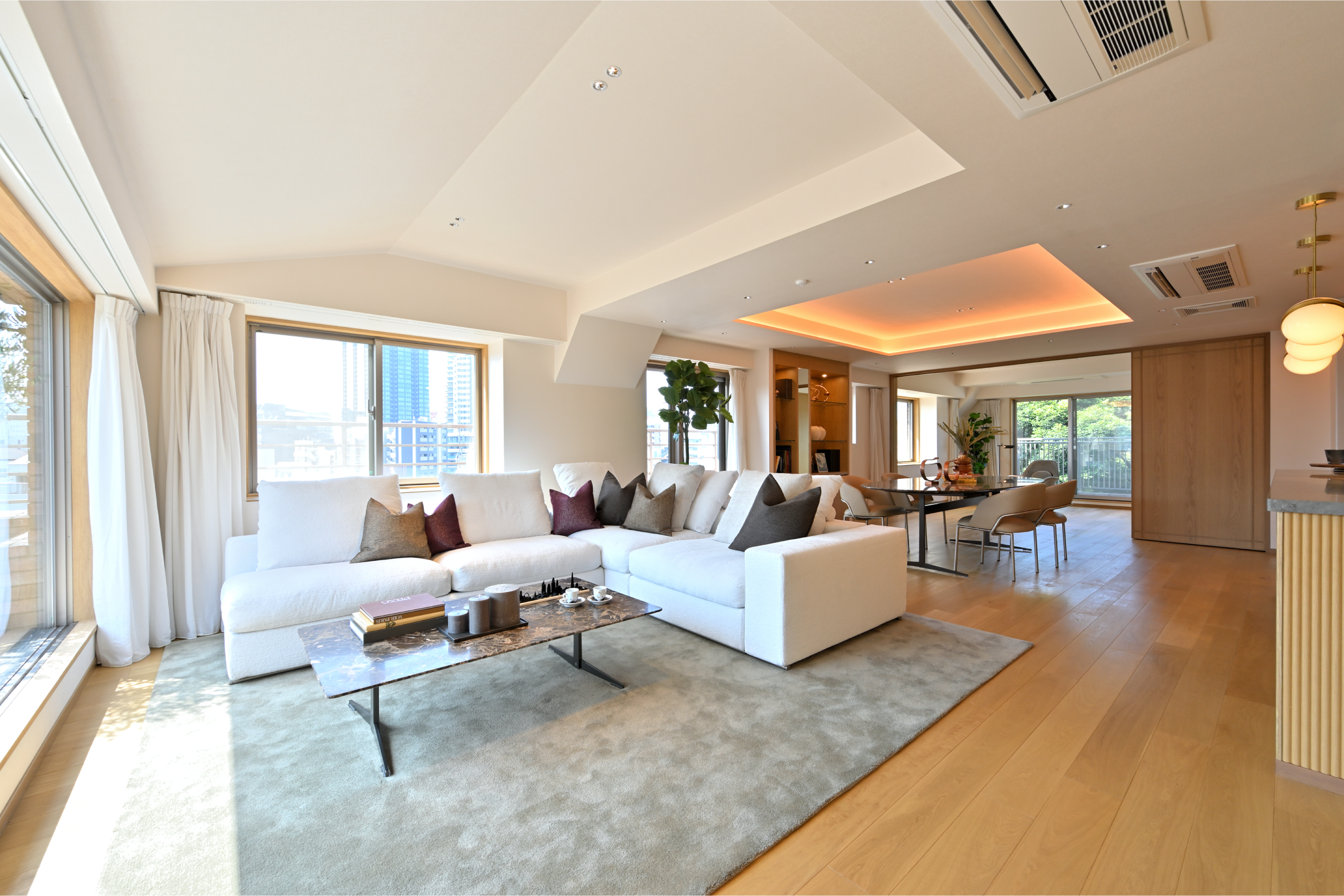 採光・通風・解放感を叶える大きな３面の窓