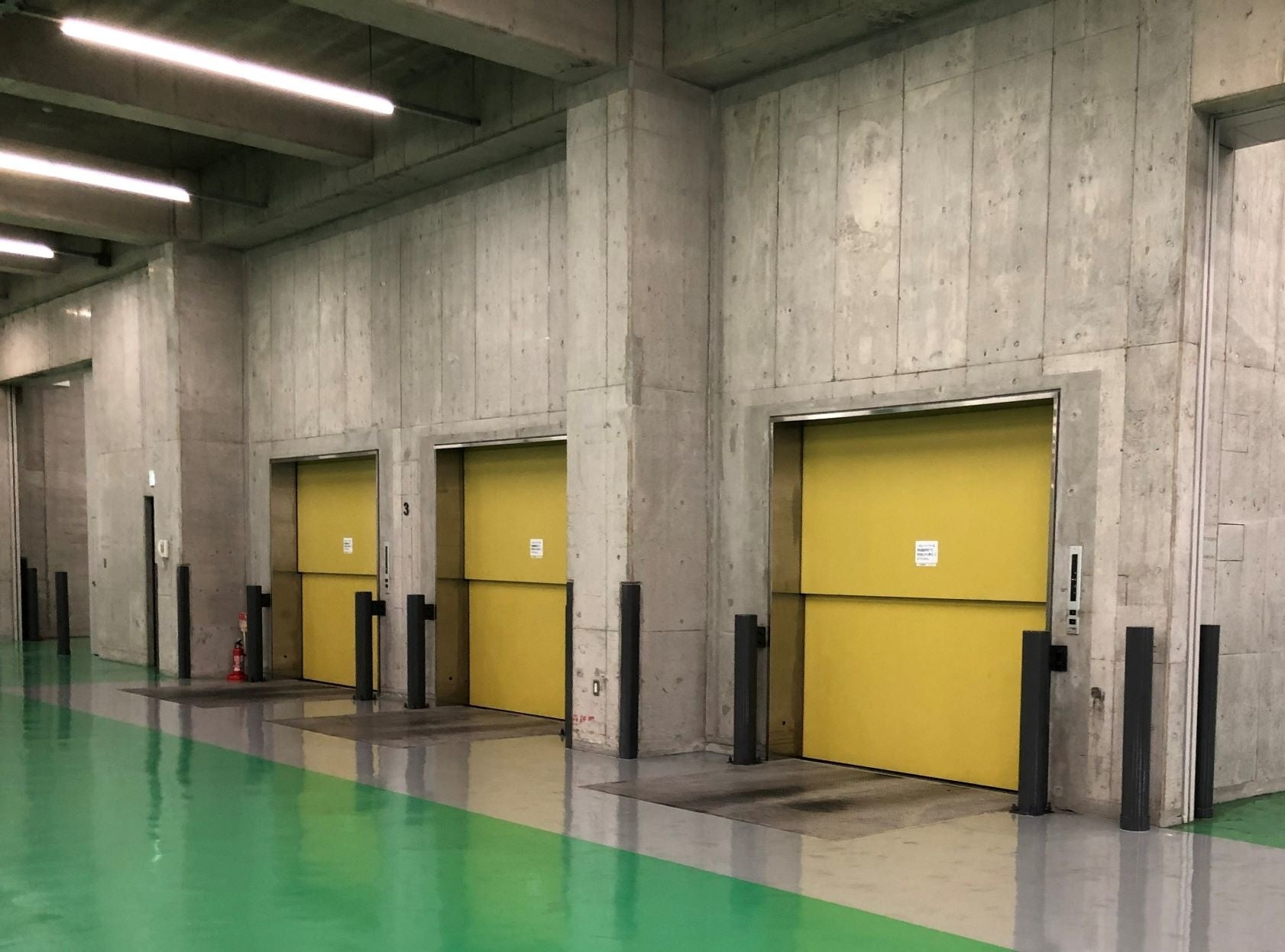 貨物用大型エレベーター