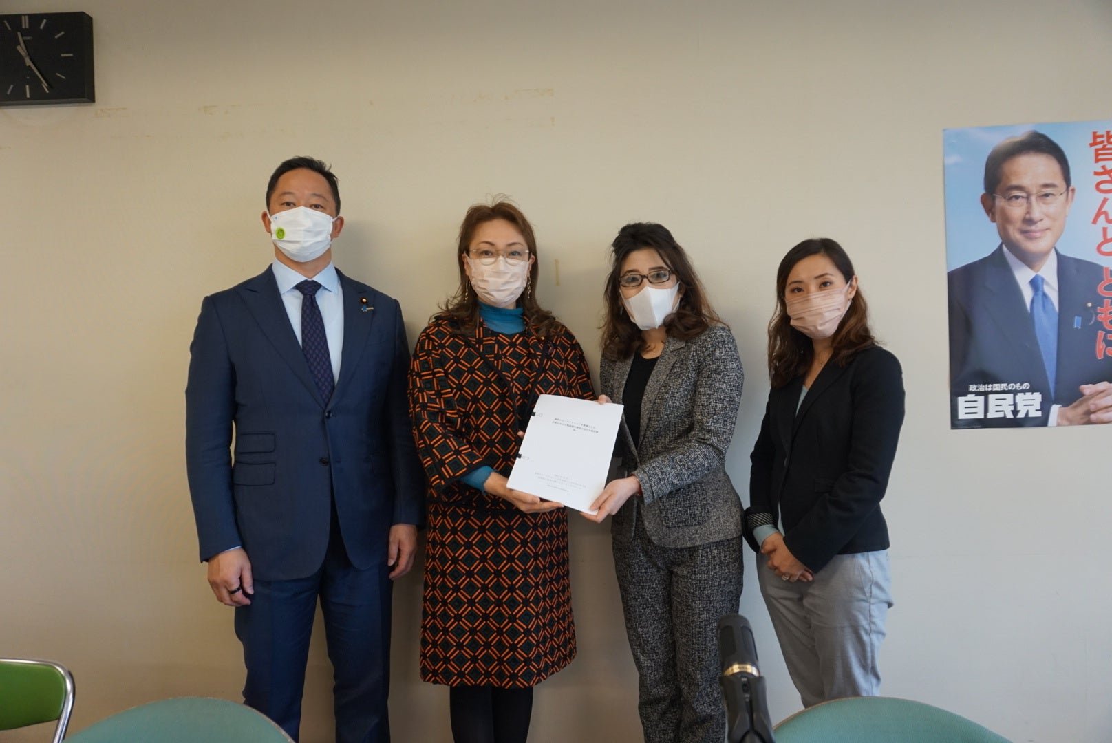 最左から和田義明衆議院議員、髙階恵美子衆議院議員