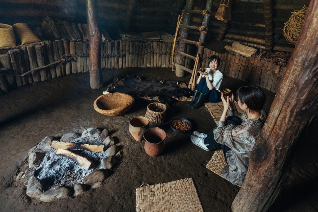 竪穴住居で過ごす夜