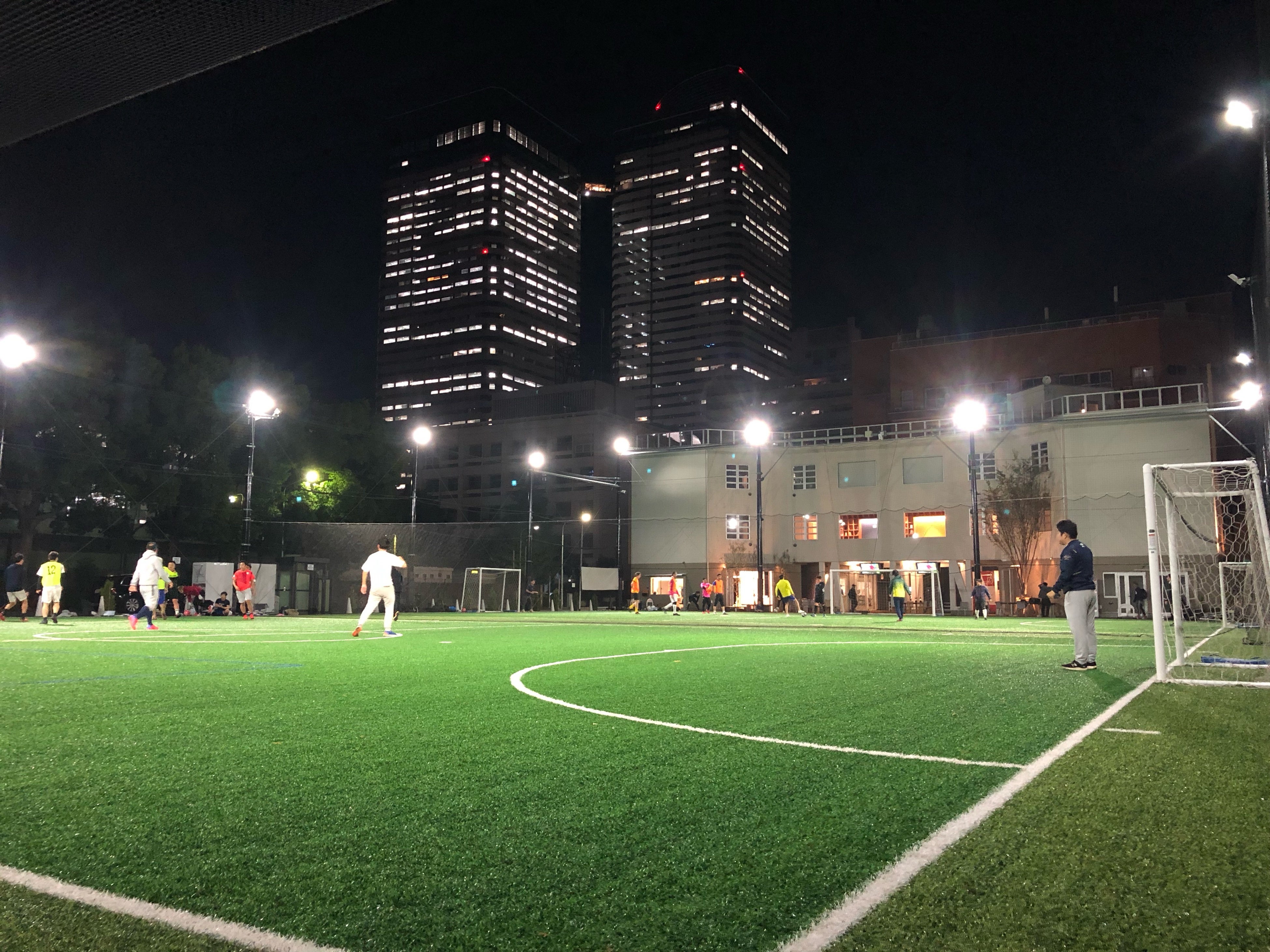 専用グランドと校舎