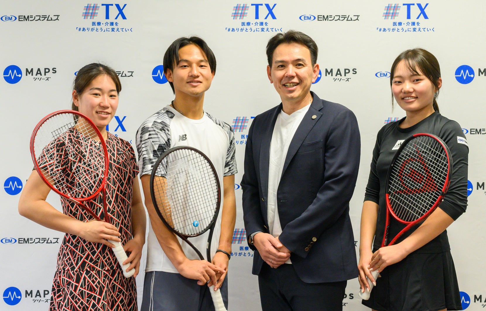 左から阿部宏美選手・山中太陽選手・EMシステムズ代表國光・今村咲選手