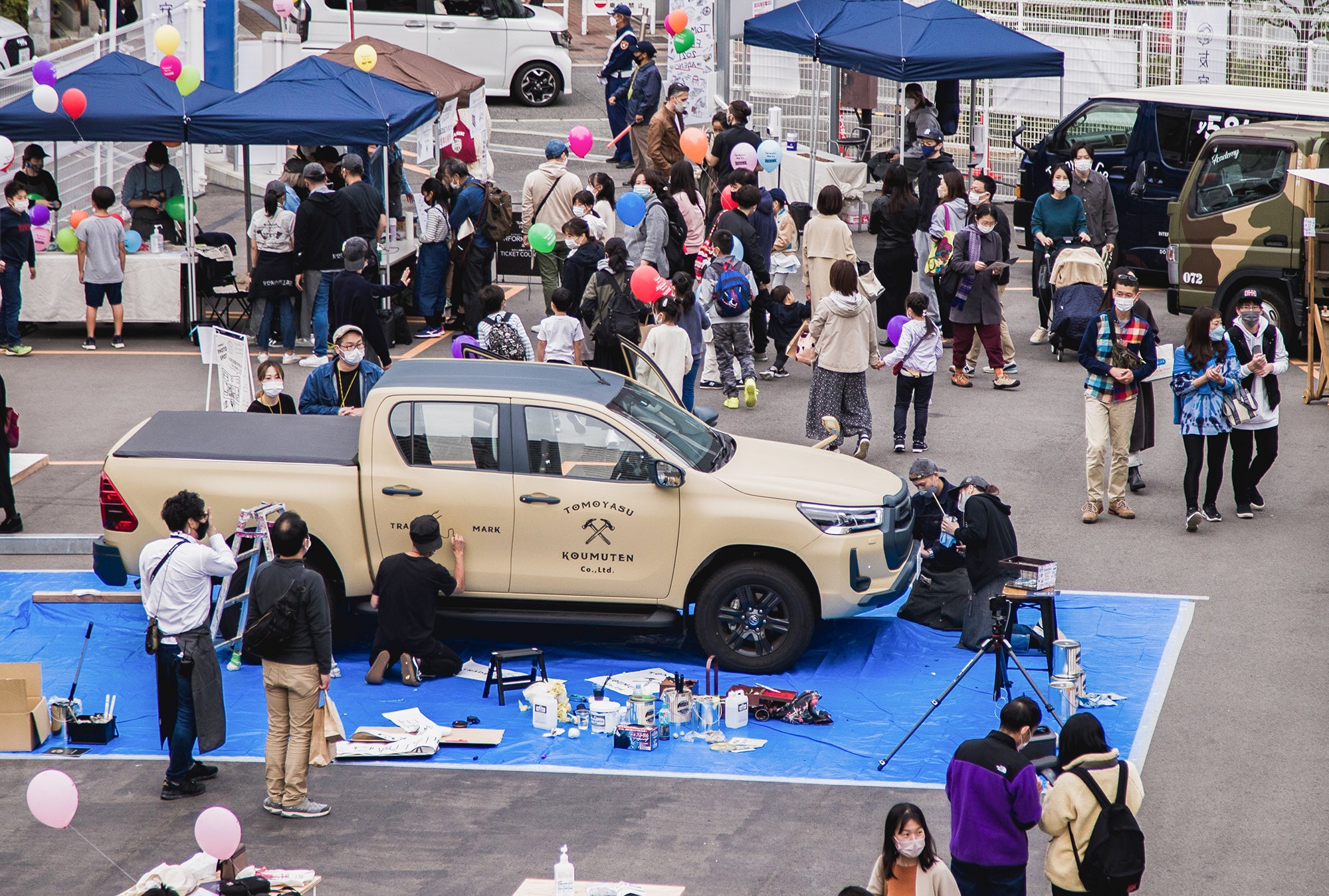 車の塗装実演（昨年の様子）