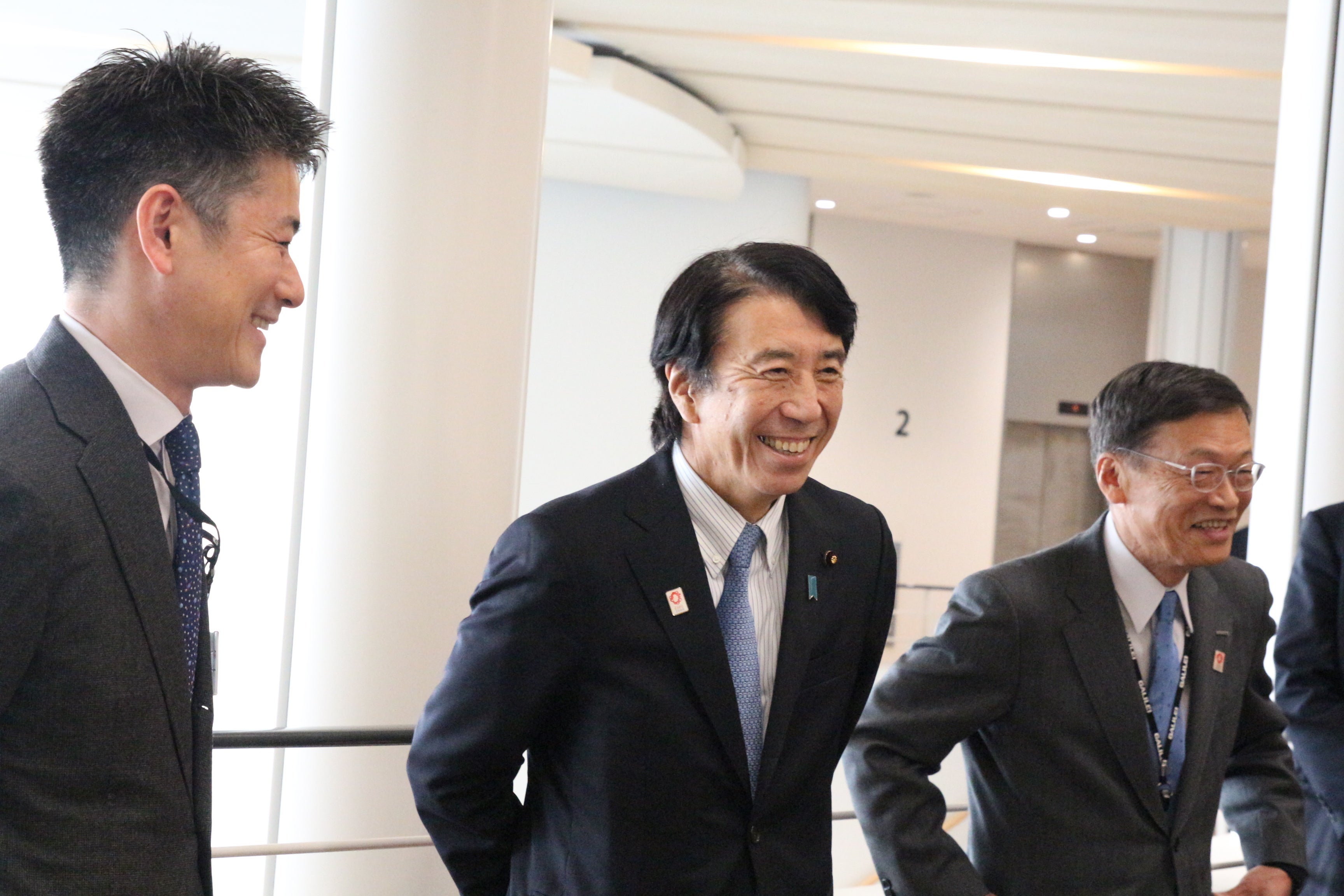 受賞コーナー視察(２F )