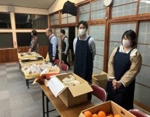食事提供のお手伝いの様子