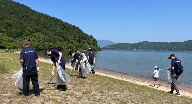 ビーチクリーン活動の様子①