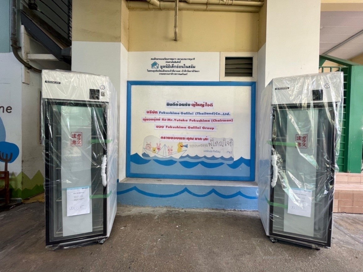 今回寄贈したタイ工場製の当社リーチインショーケース