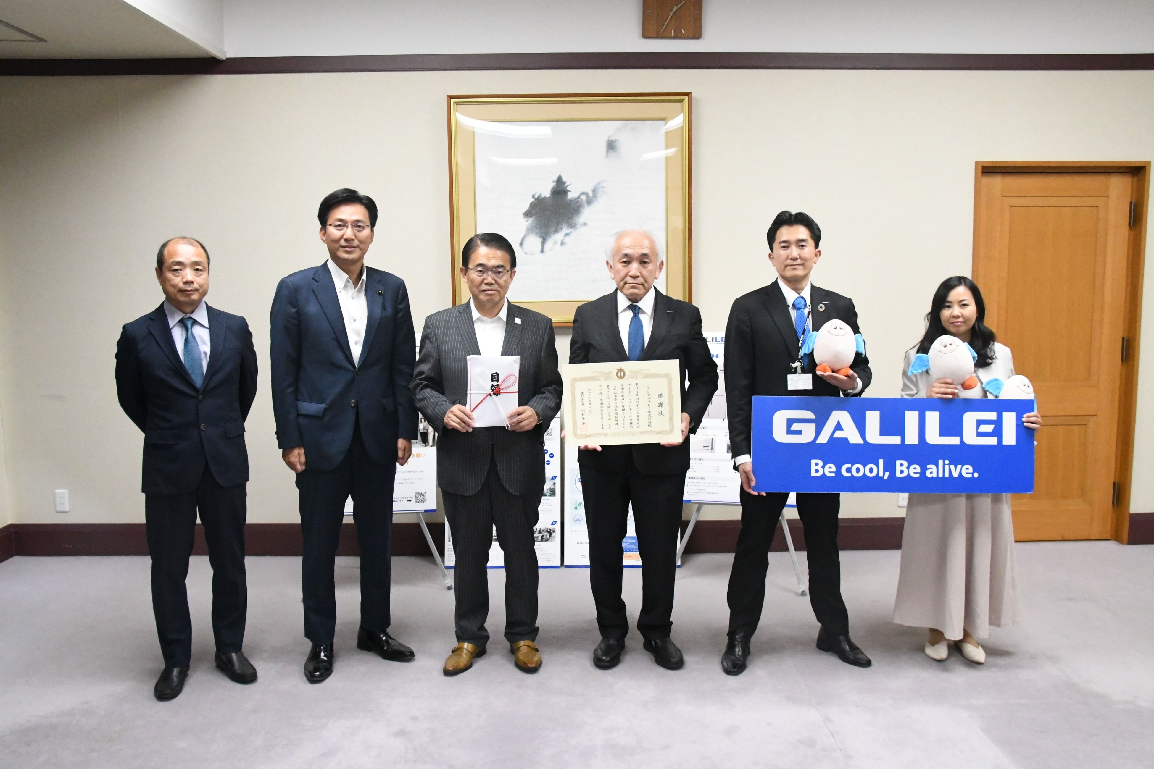 左から、NPO法人フードバンク愛知　寺田様、犬飼県議、 愛知県大村知事、フクシマガリレイ株式会社　水谷、林、簗井