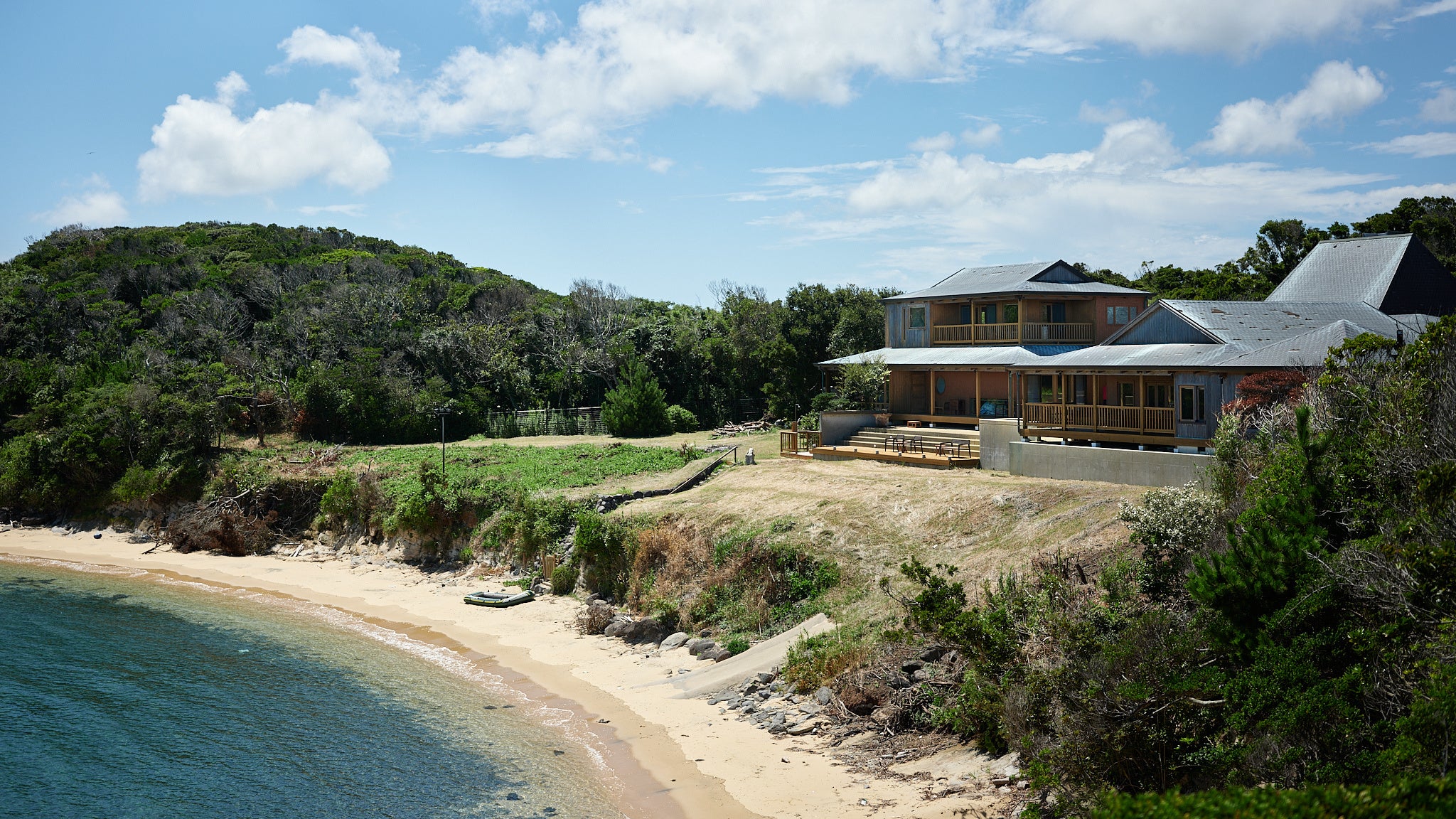 ヴィラの前に続くプライベートビーチ