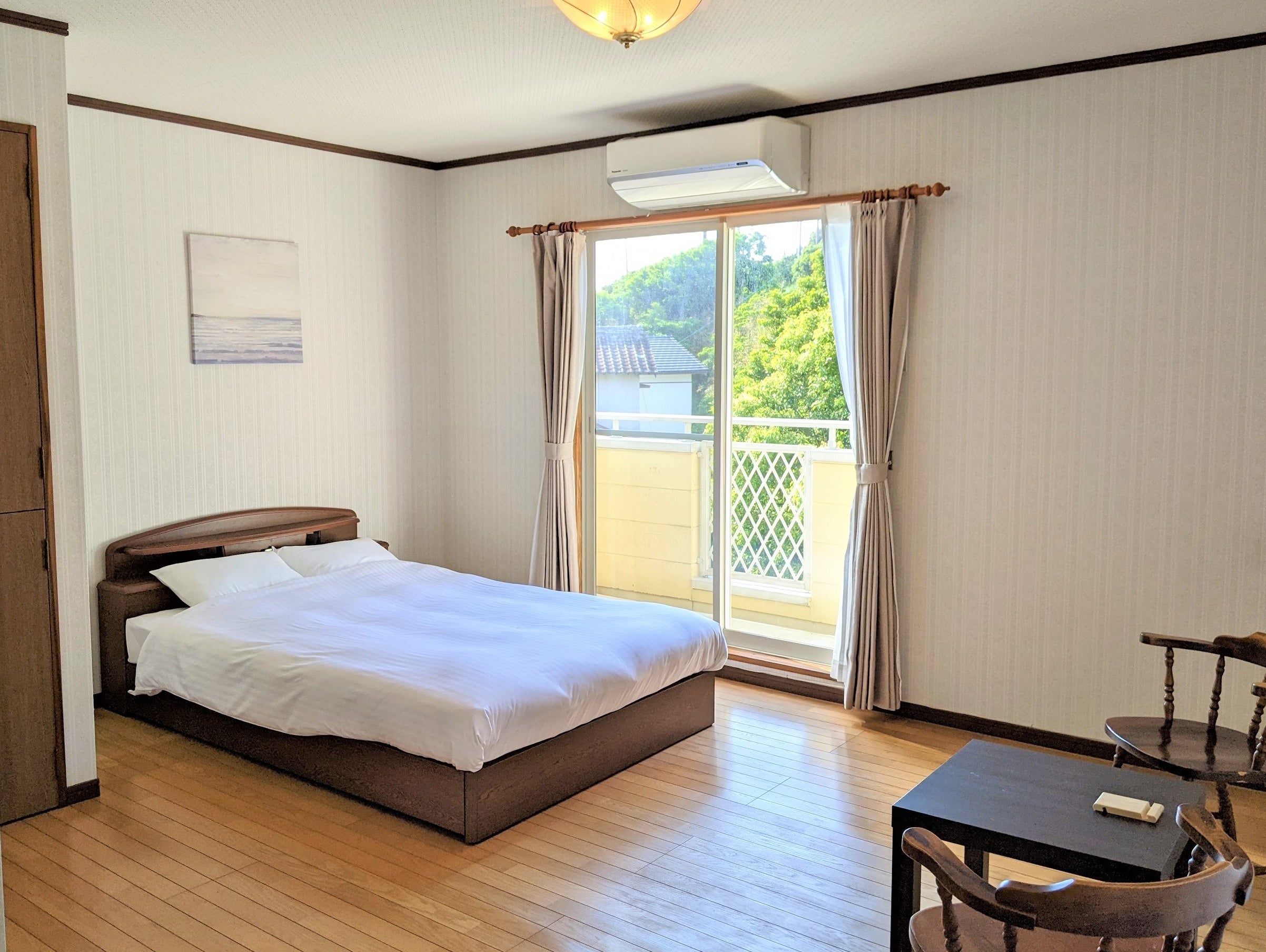 ダブルベッドルーム1