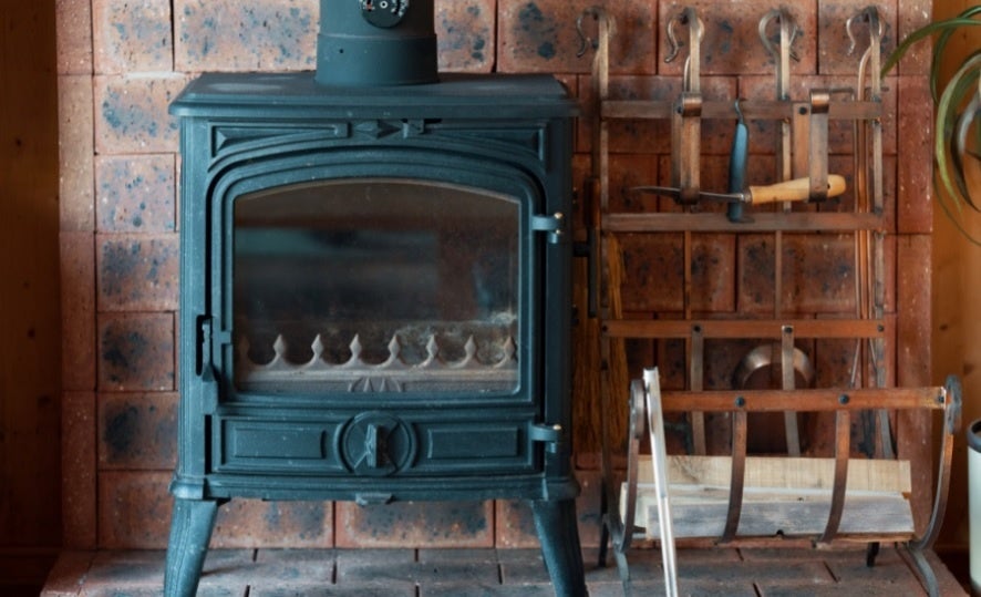 ヴィラ室内にも暖炉があり、冬も暖か