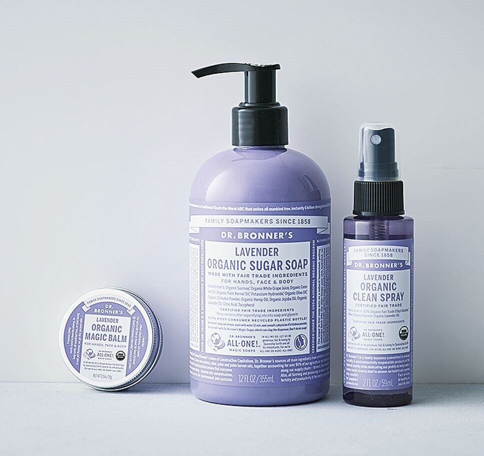 左から「オーガニックバーム」、「オーガニックシュガーソープ」、「オーガニッククリーンスプレー」