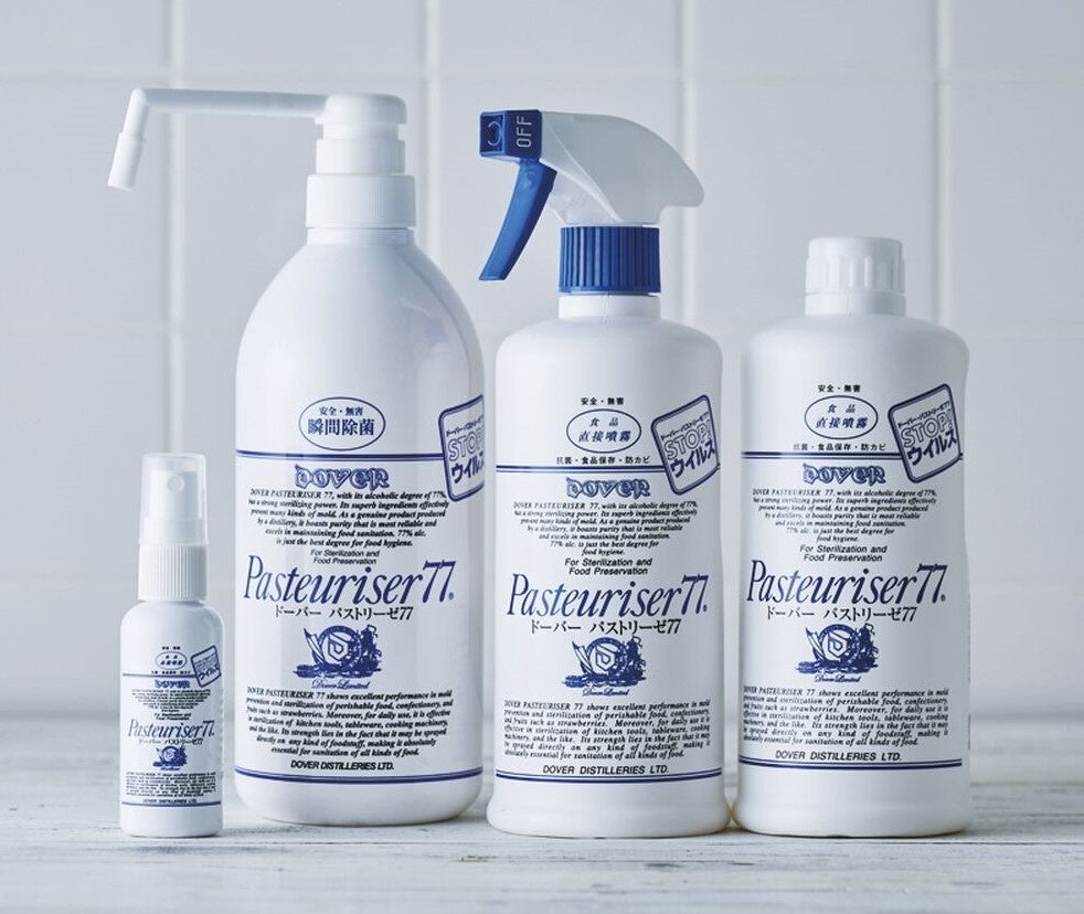 左から 携帯用スプレー（空容器）、置き型ポンプボトル、スプレーボトル、付け替え用