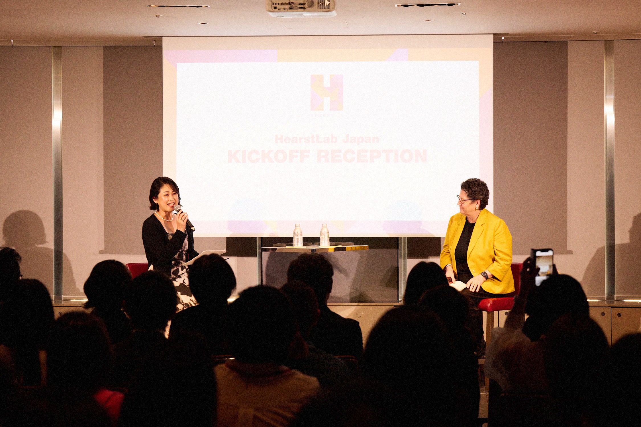 HearstLab会長兼ハースト社取締役副社長　イヴ・バートンとハースト婦人画報社／ハースト・デジタル・ジャパン　エル＆ハーパーズ バザー グループ　編集局長　坂井　佳奈子