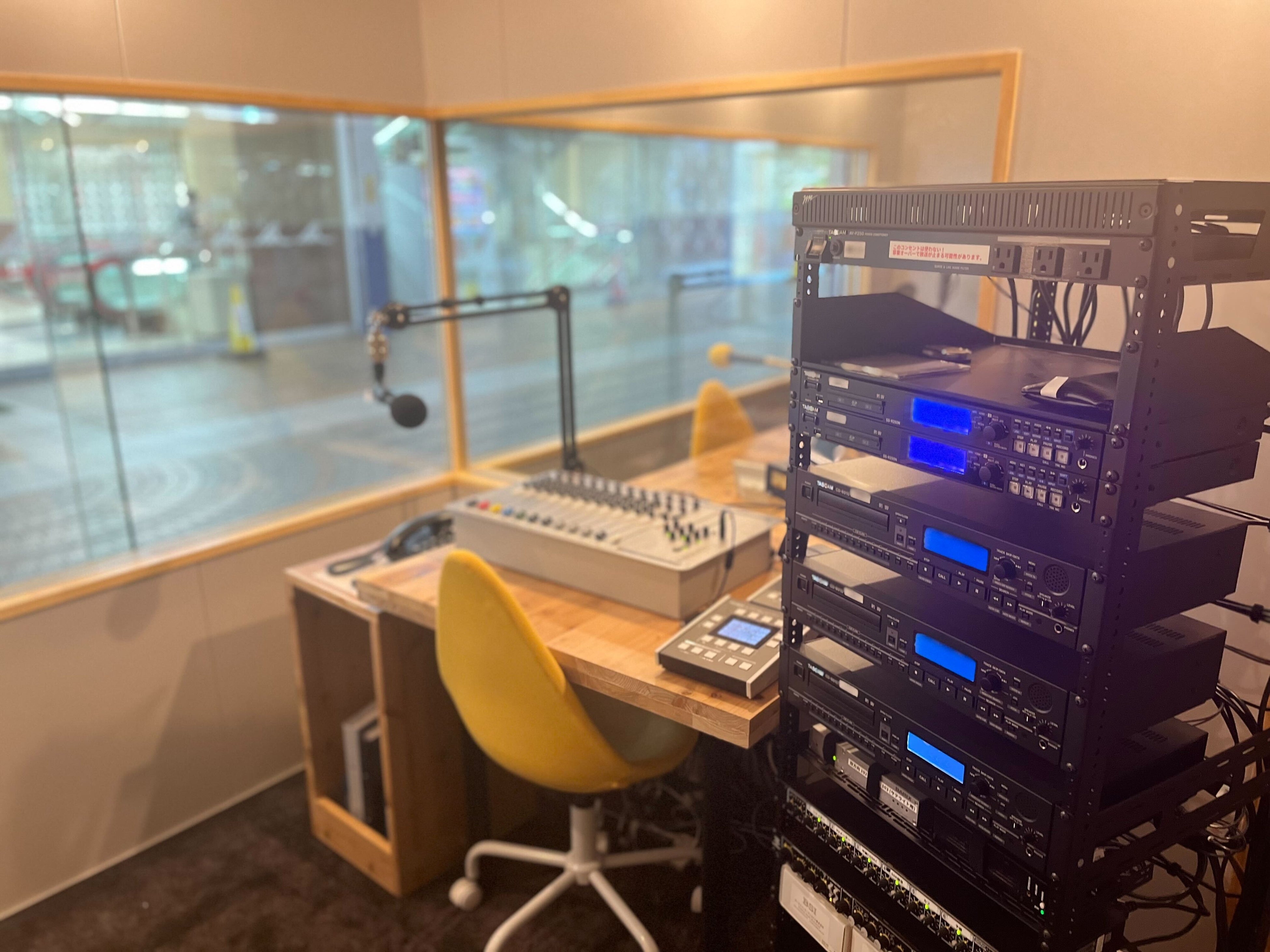 金沢シーサイドFM micスタジオ ミキサー室